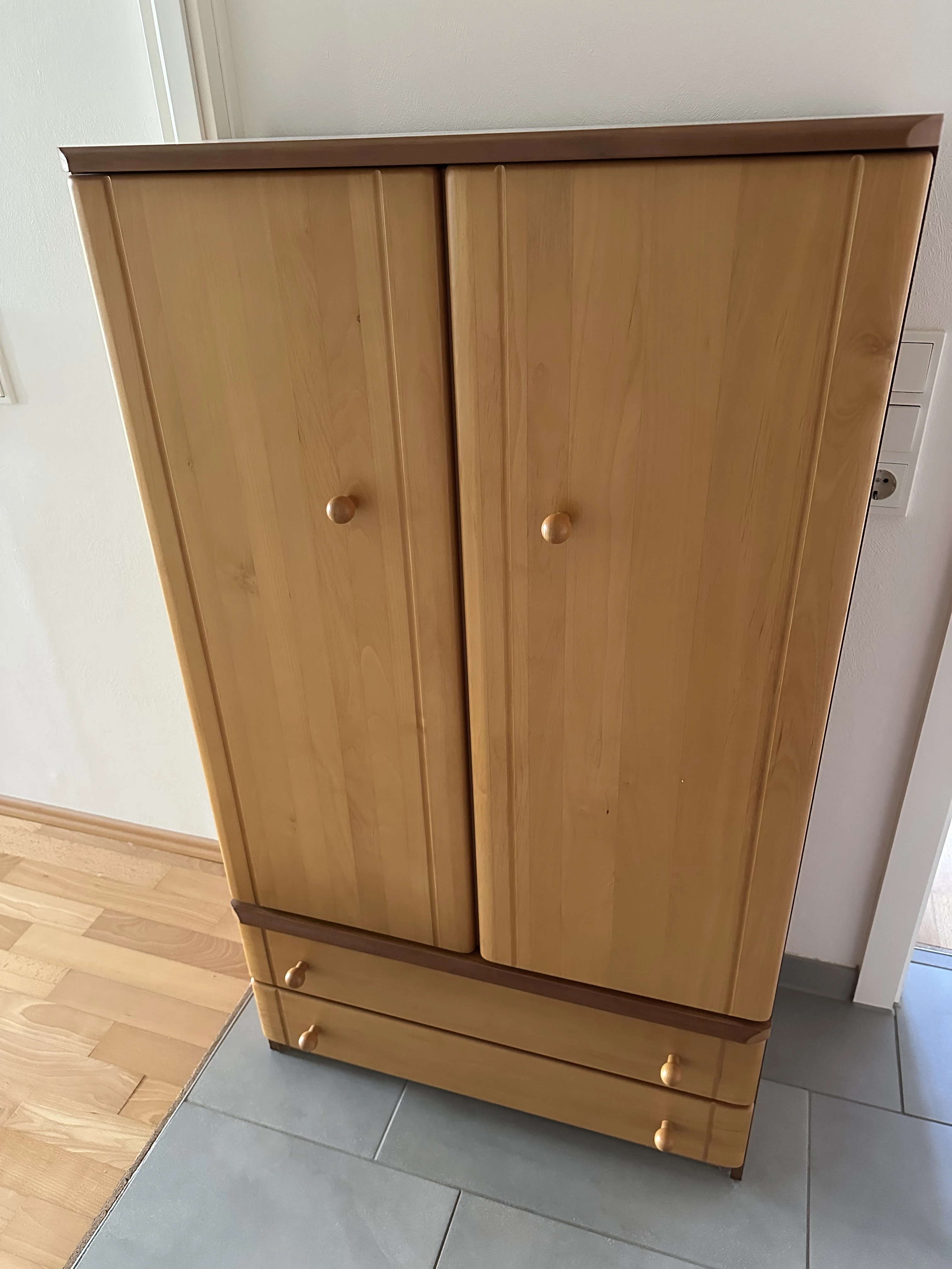 Schrank Front Erle