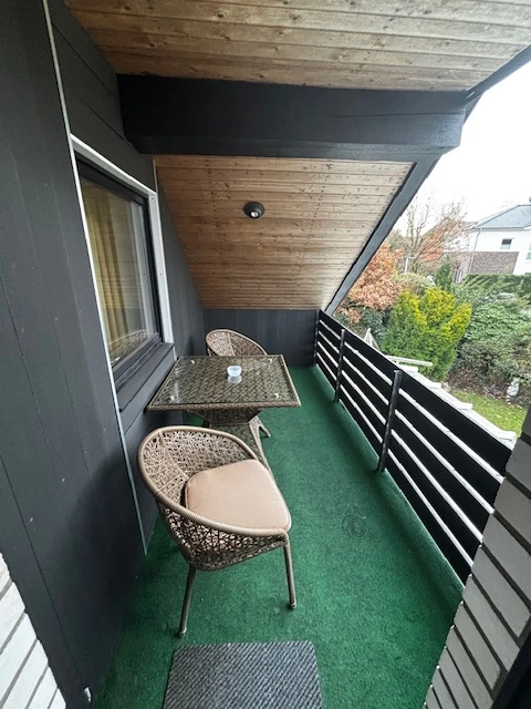 Sitzen auf dem eigenen Balkon