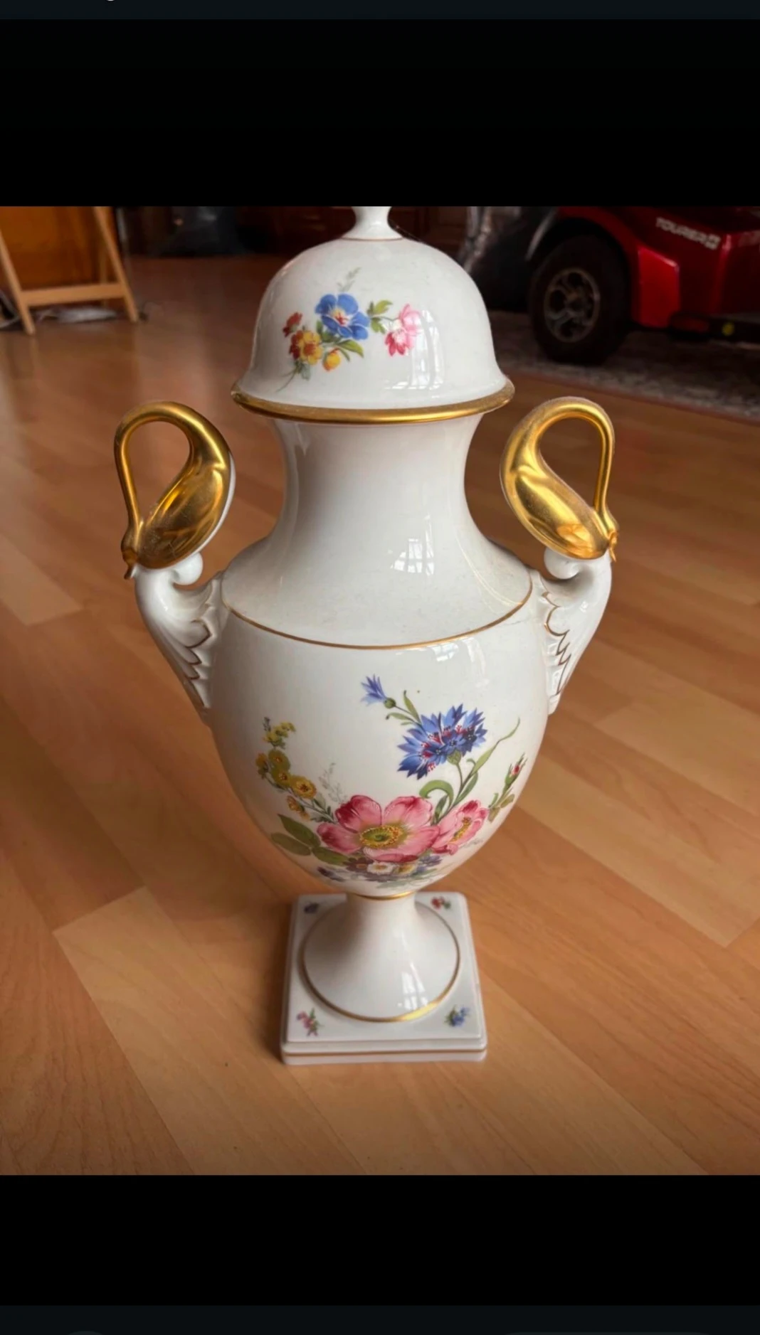 Prunkvase aus Kaiser Porzellan 