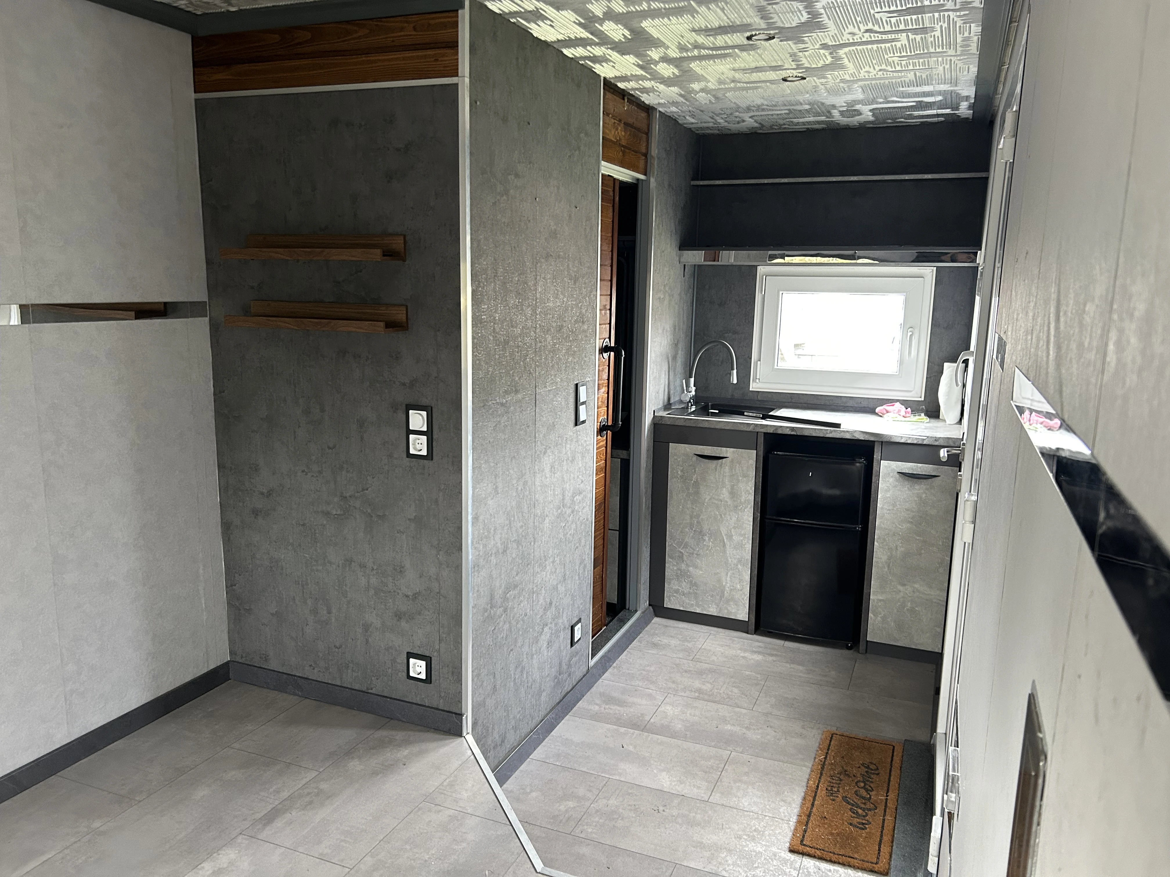 Kühlschrank mit Gefrierfach vorhanden