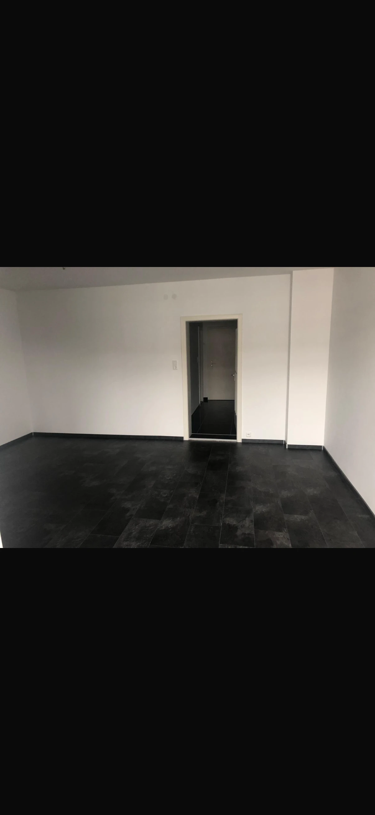 Blick vom Wohnzimmer in Richtung Flur