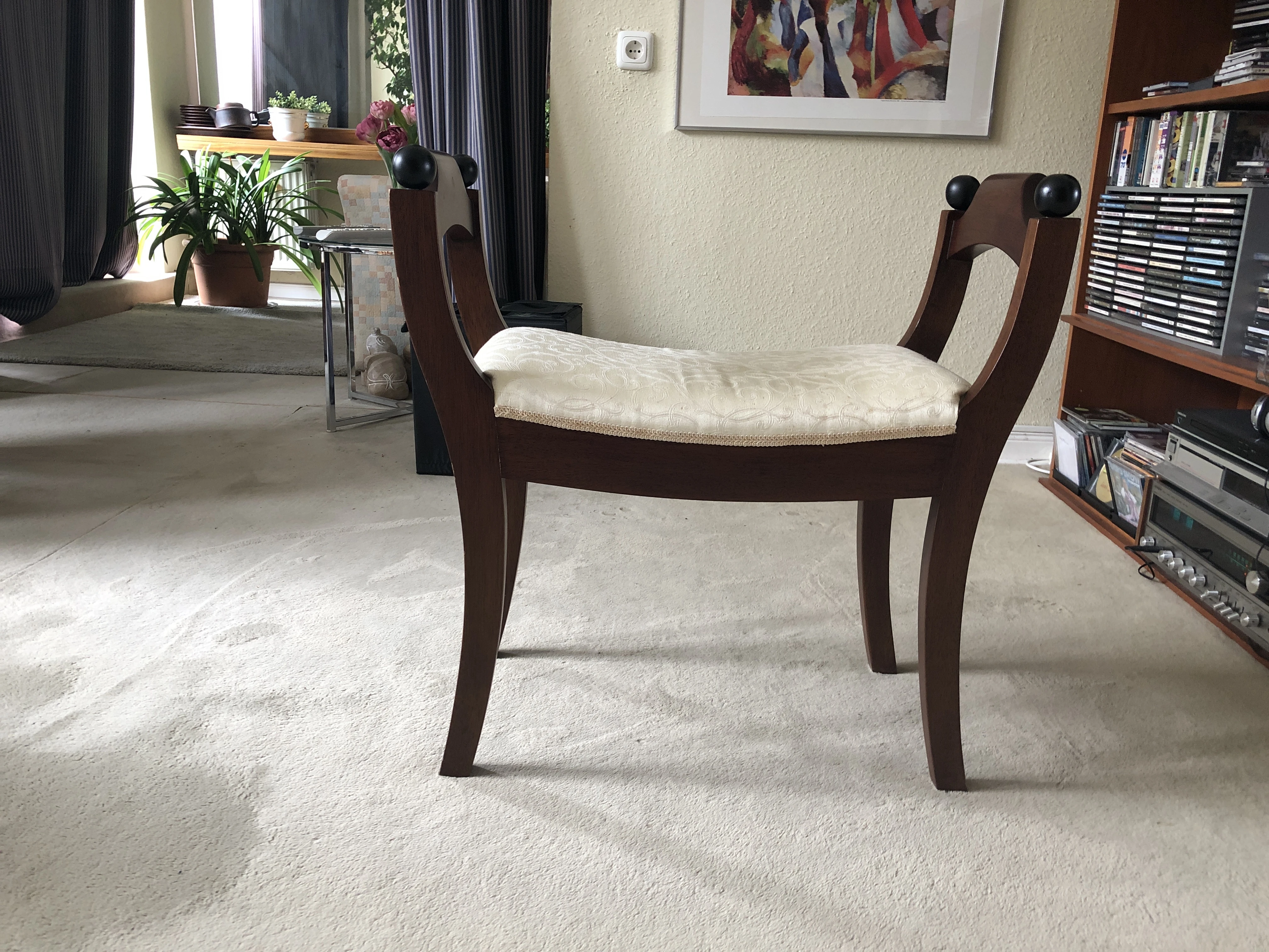 neuwertiger Hocker