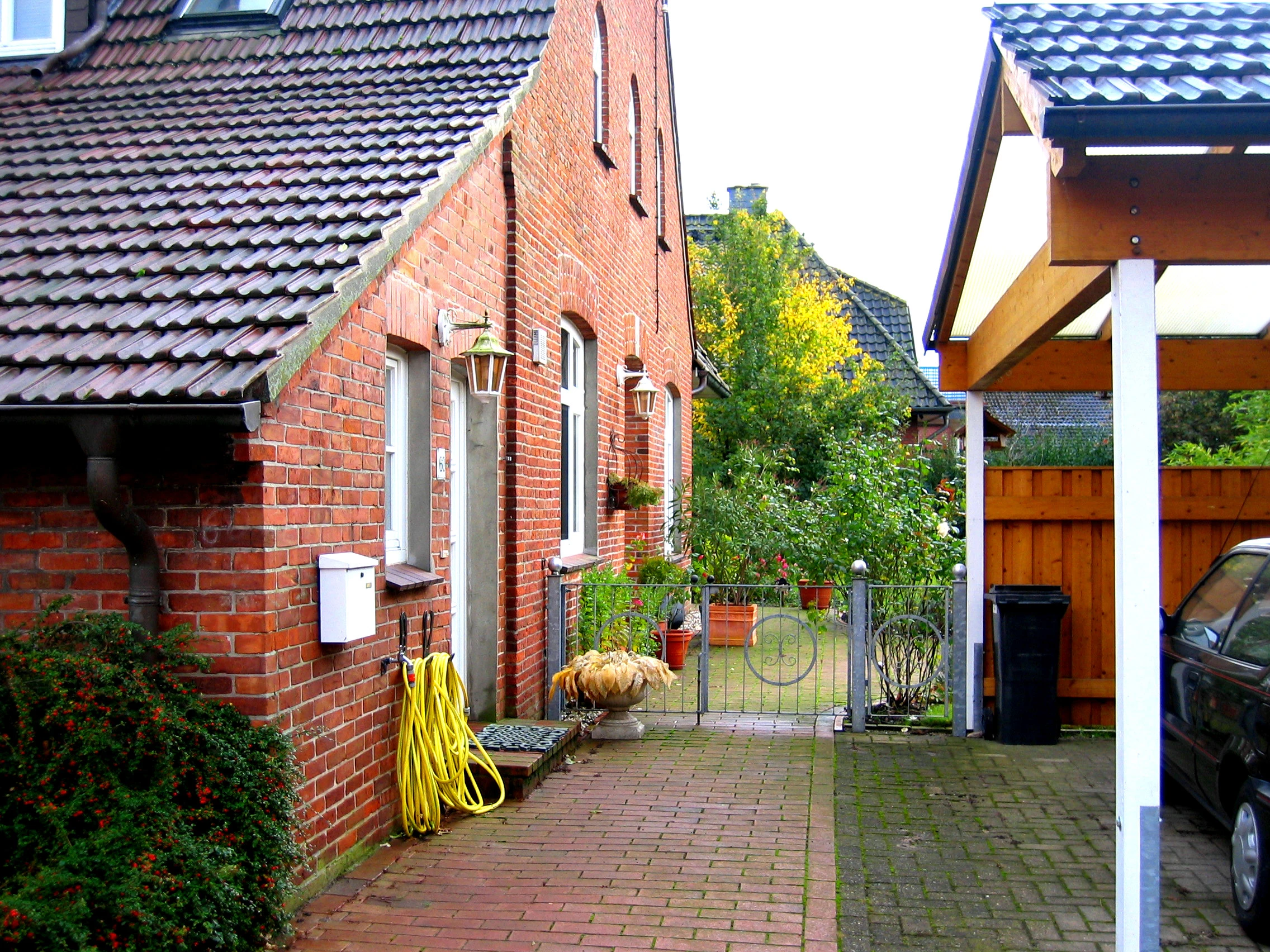 Hauseingang / Carport