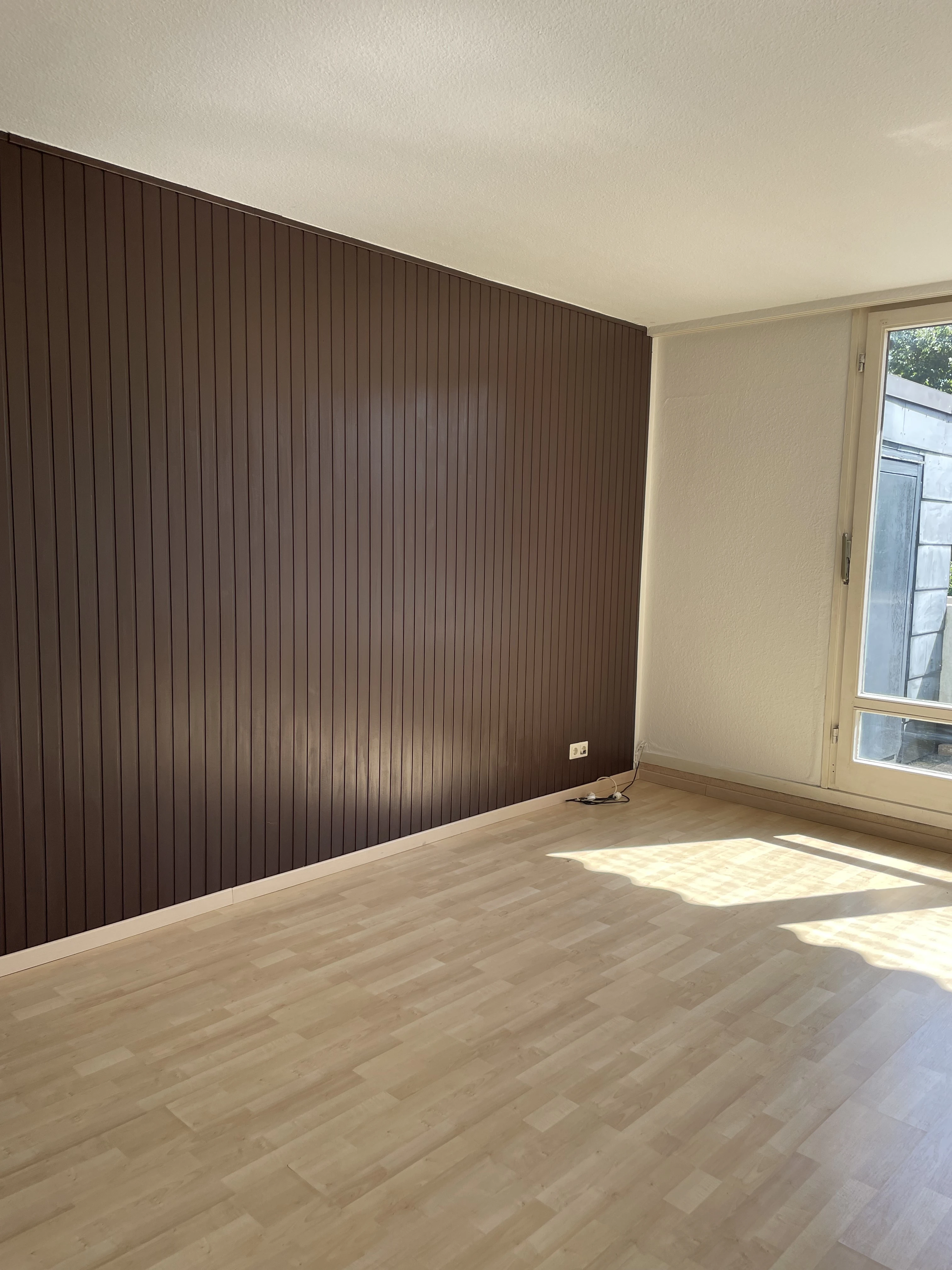 Holzwand neugestrichen