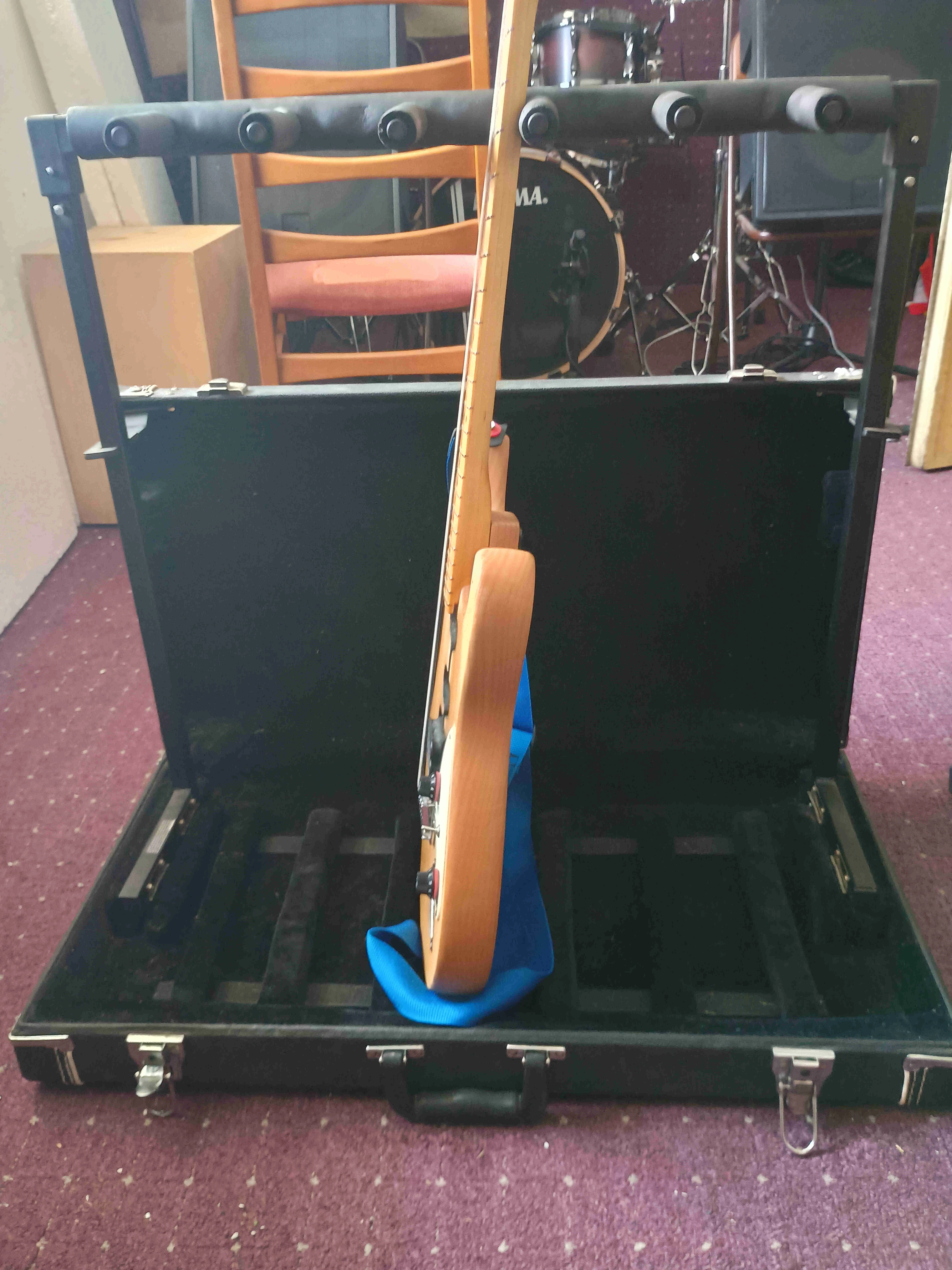 Bild mit Gitarre