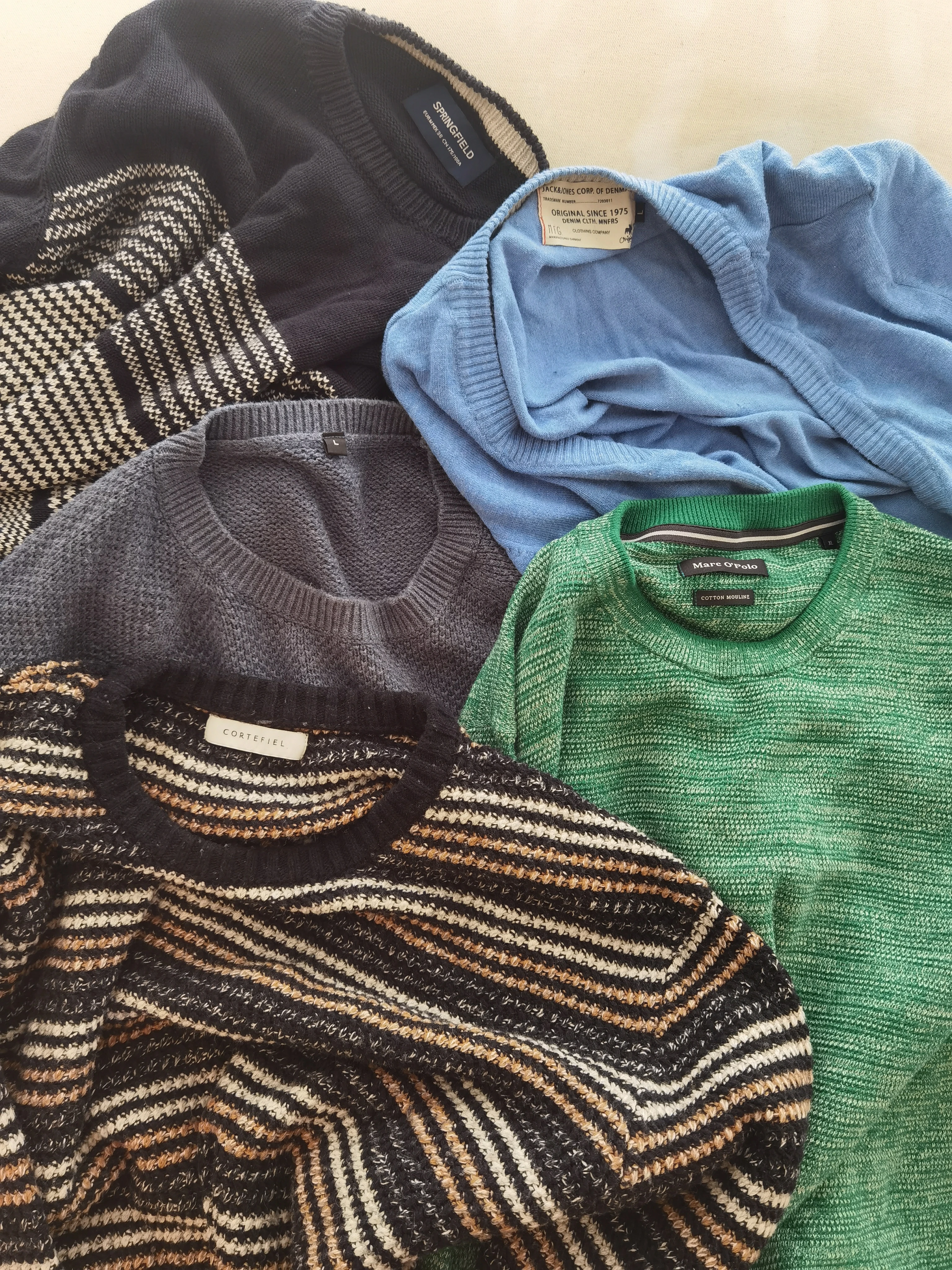 5 Pullover (1 M, 3L, 1XL) 