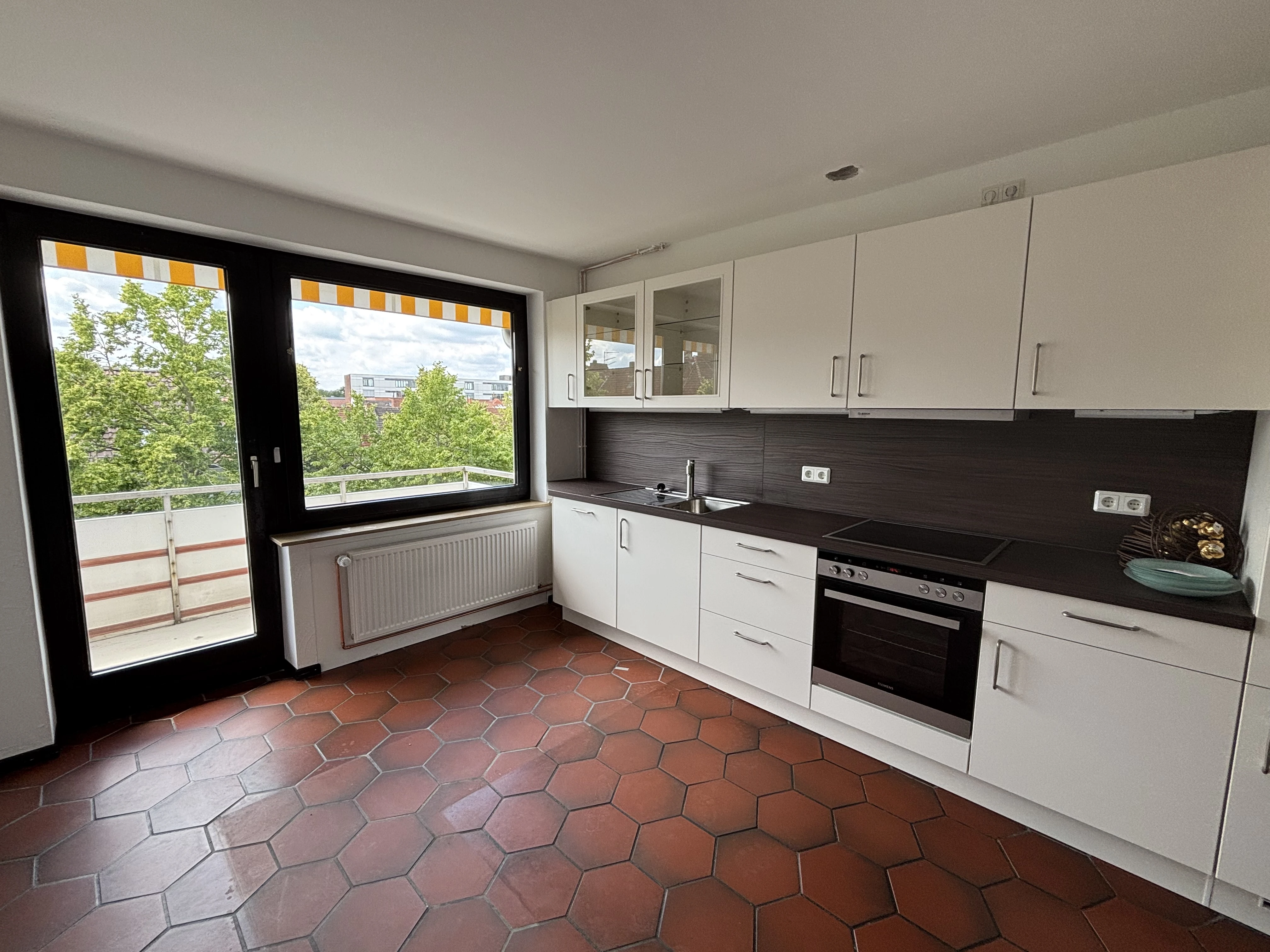 Küche mit Balkon
