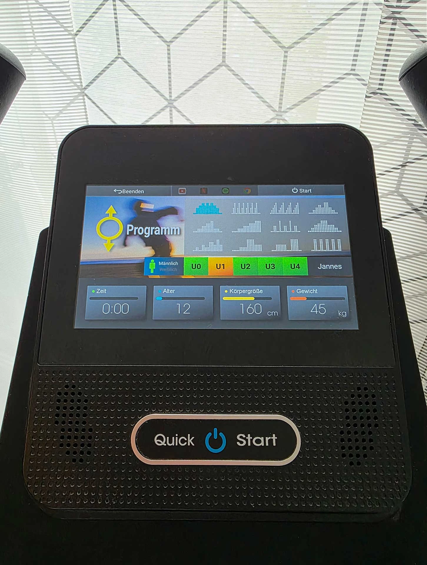 Display des cardiostrong BX60 Ergometer