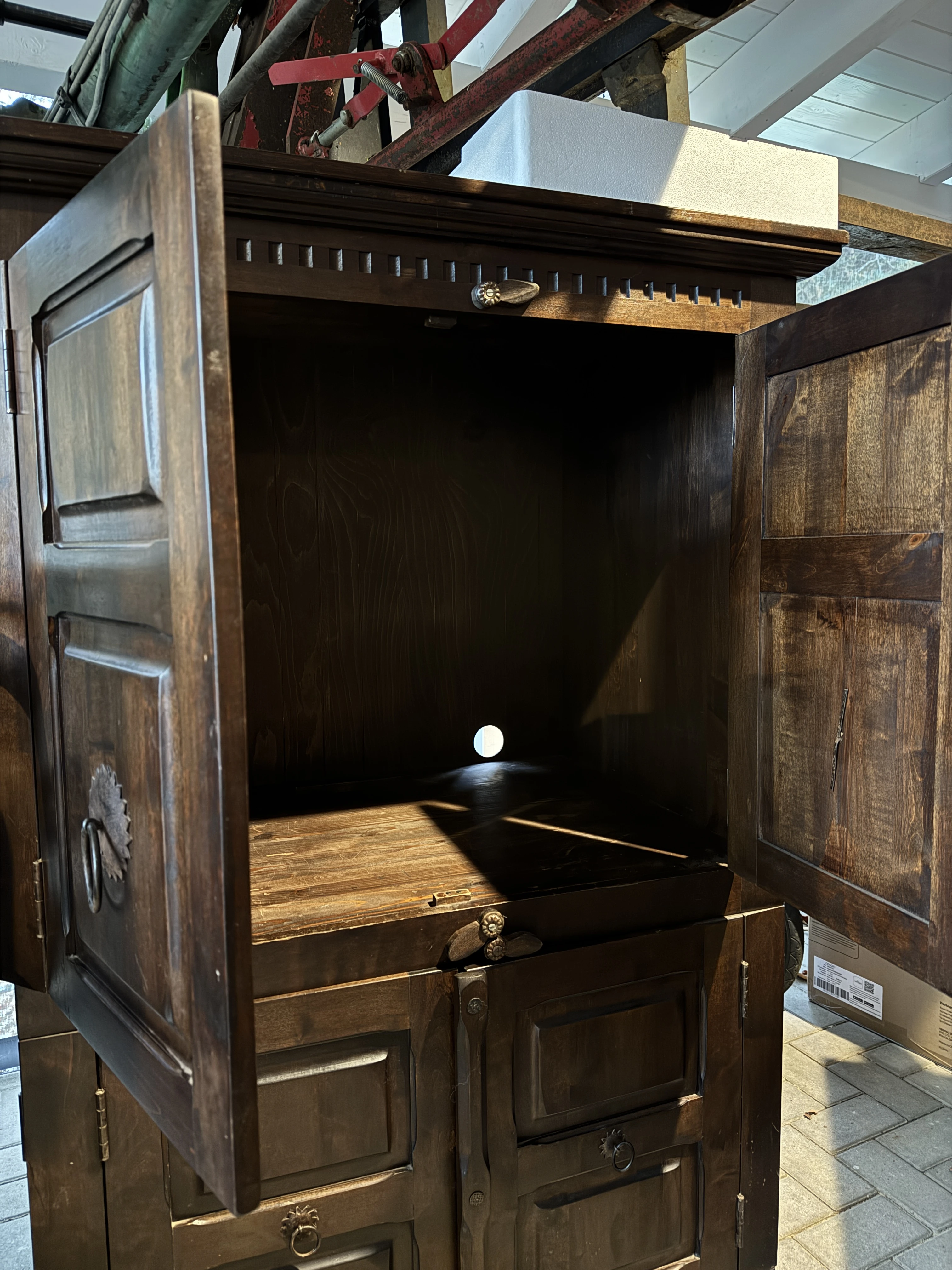 Schrank geöffnet