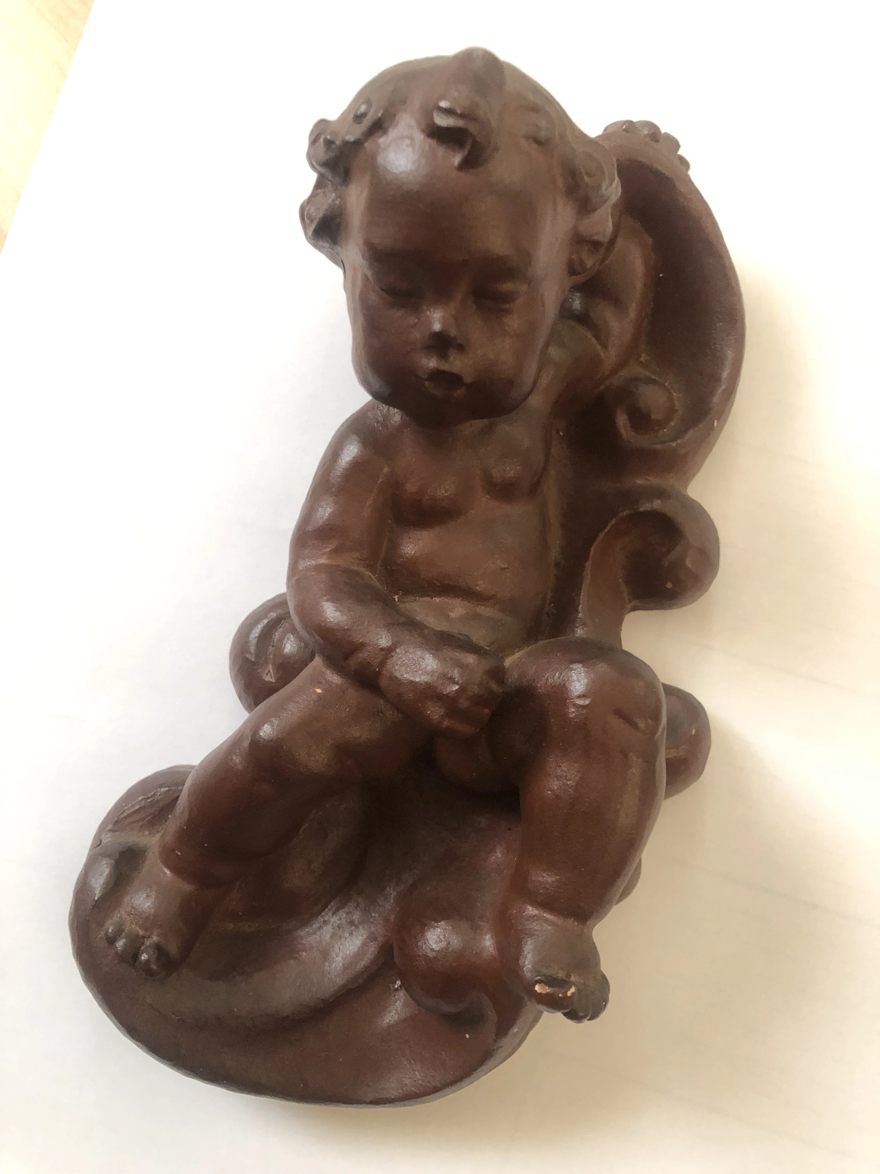 Hochwertige Keramik Skulptur Putto/Engelsknabe