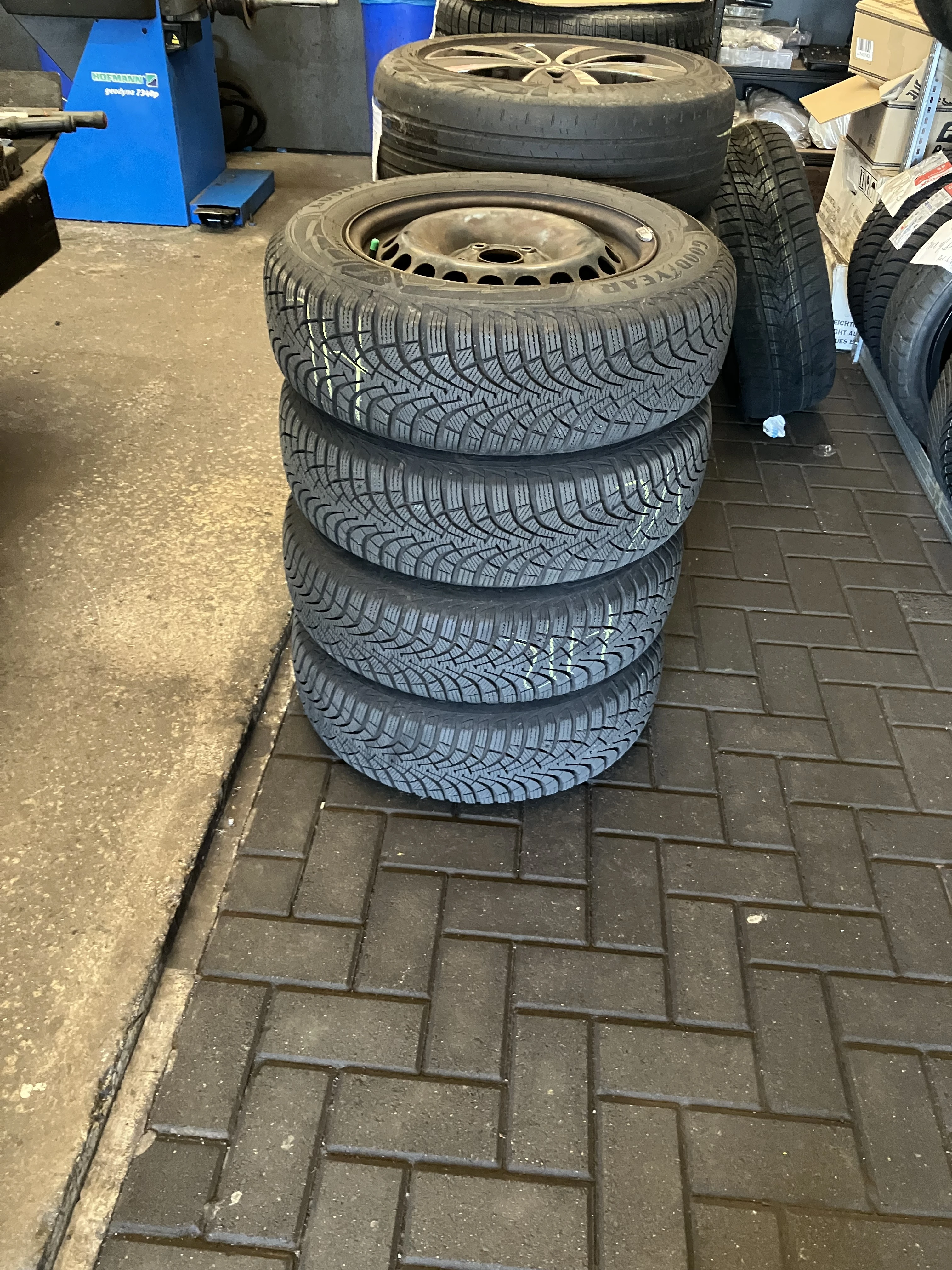 GOODYEAR UGP 9+ Gr. 195/65 R15 91T