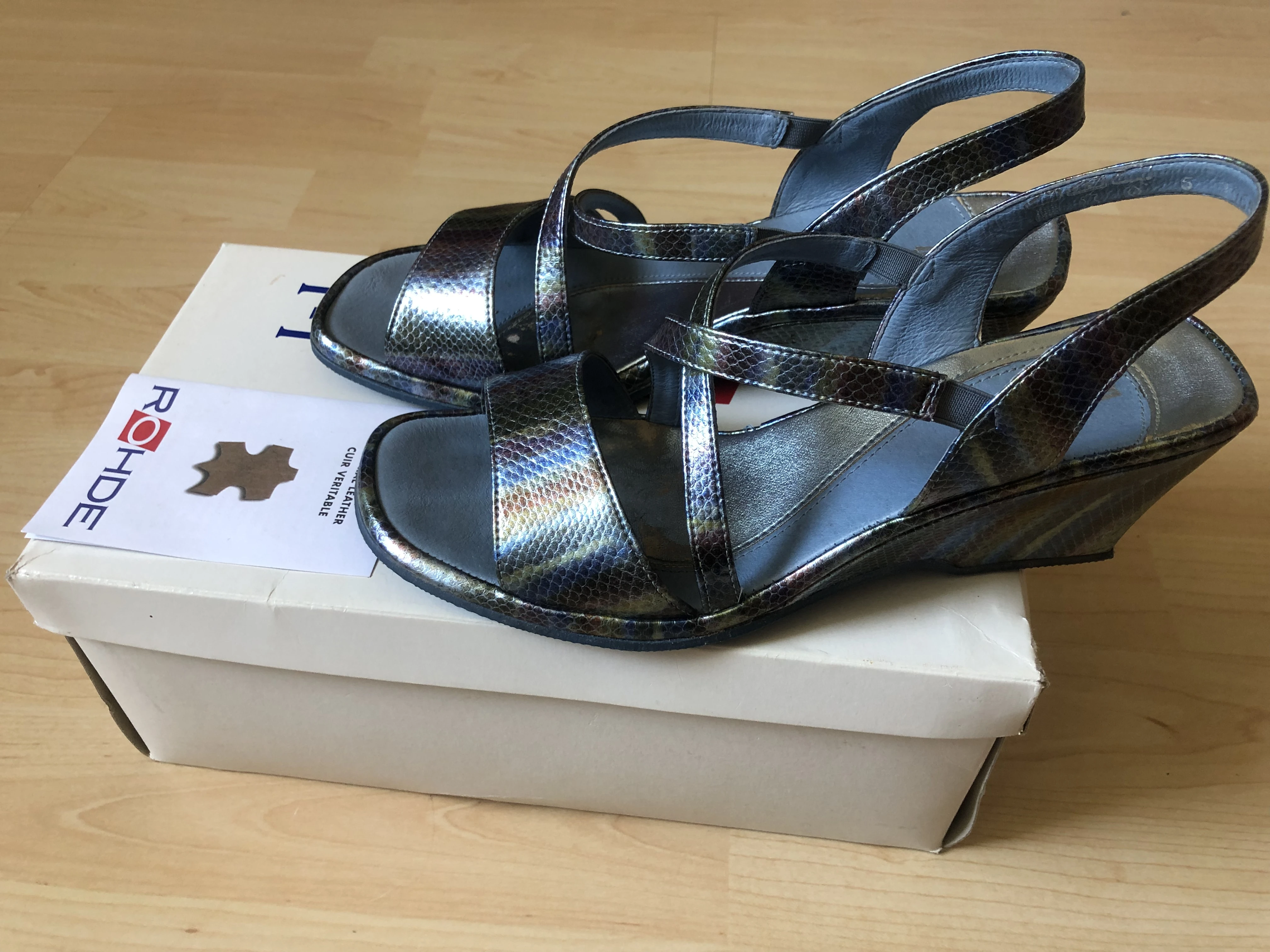 Hochwertige Damen-Schuhe Gr. 38 -neuwertig- 