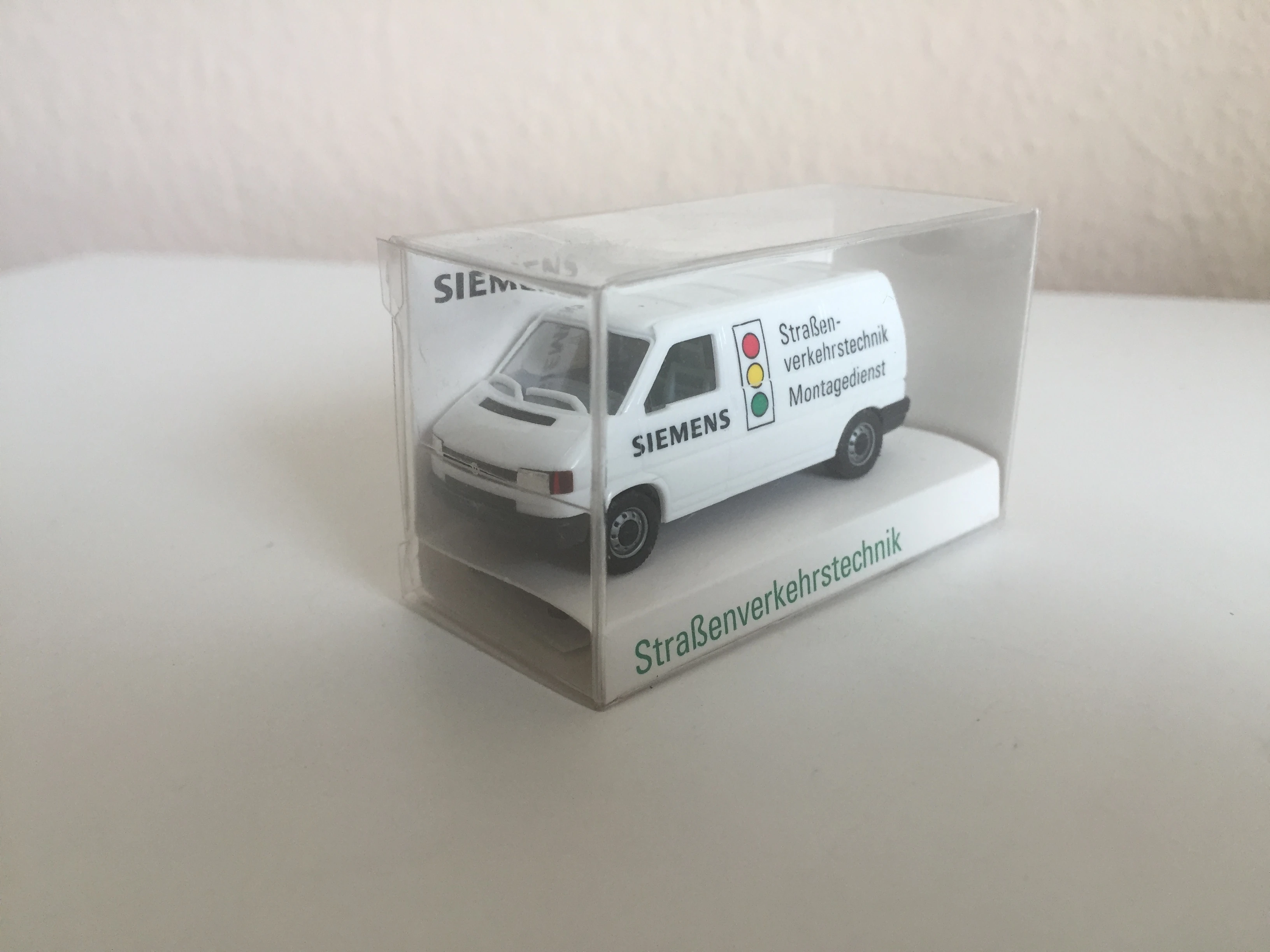   VW Caravelle Transporter Herpa-Modellauto 