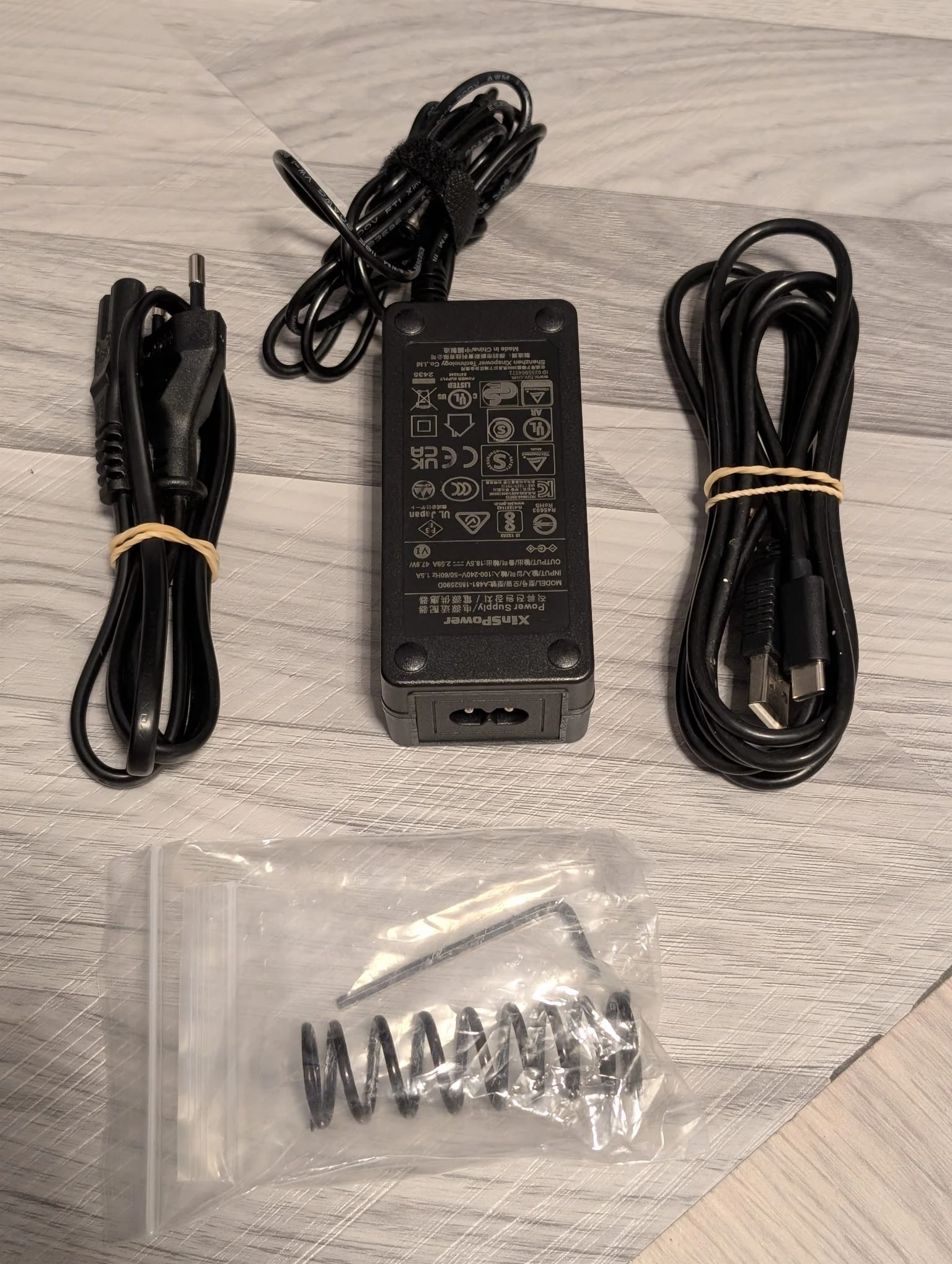 Mit Stecker 