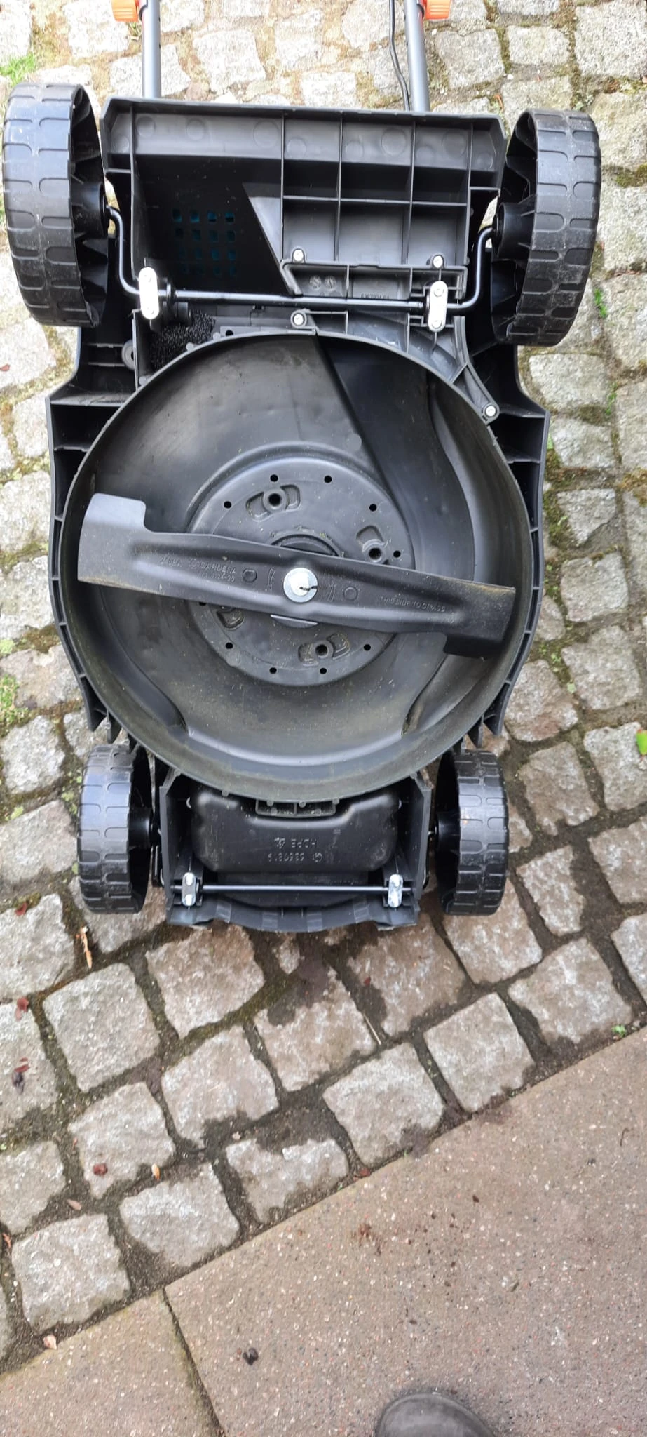Rasenmäher unten