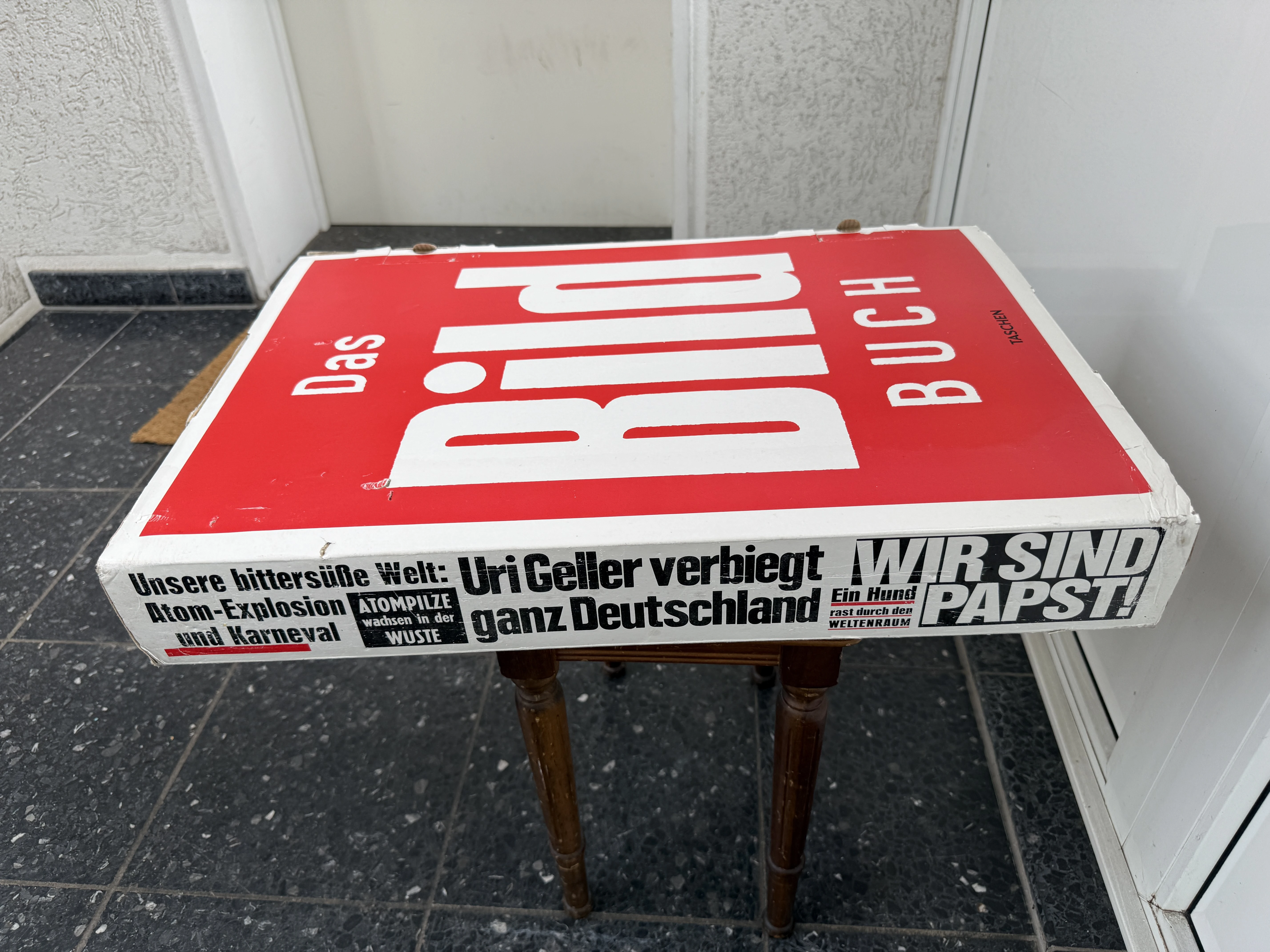 Bild Buch über 700 Seiten