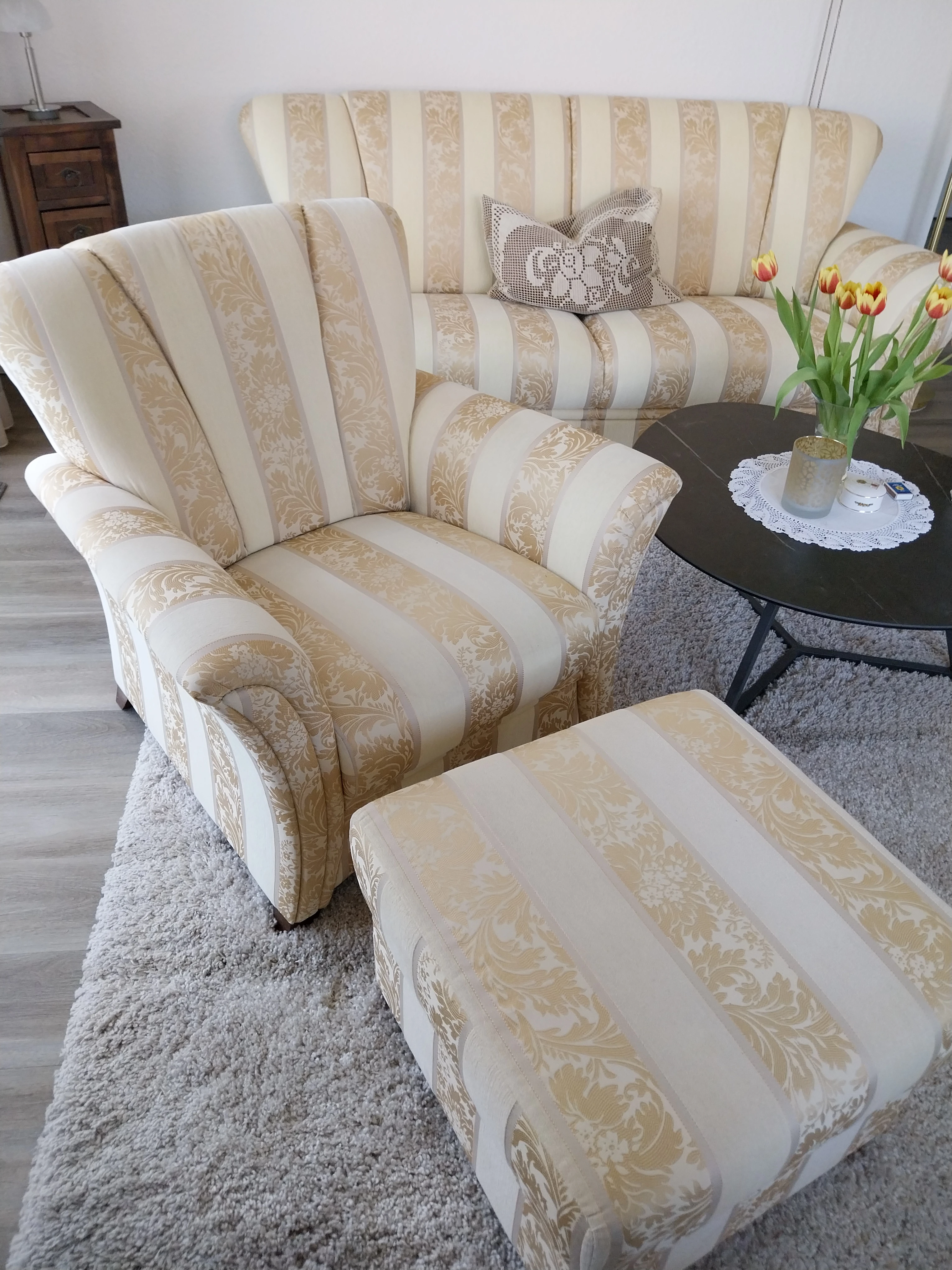 FROMMHOLZ - Sofa, Sessel u. Hocker