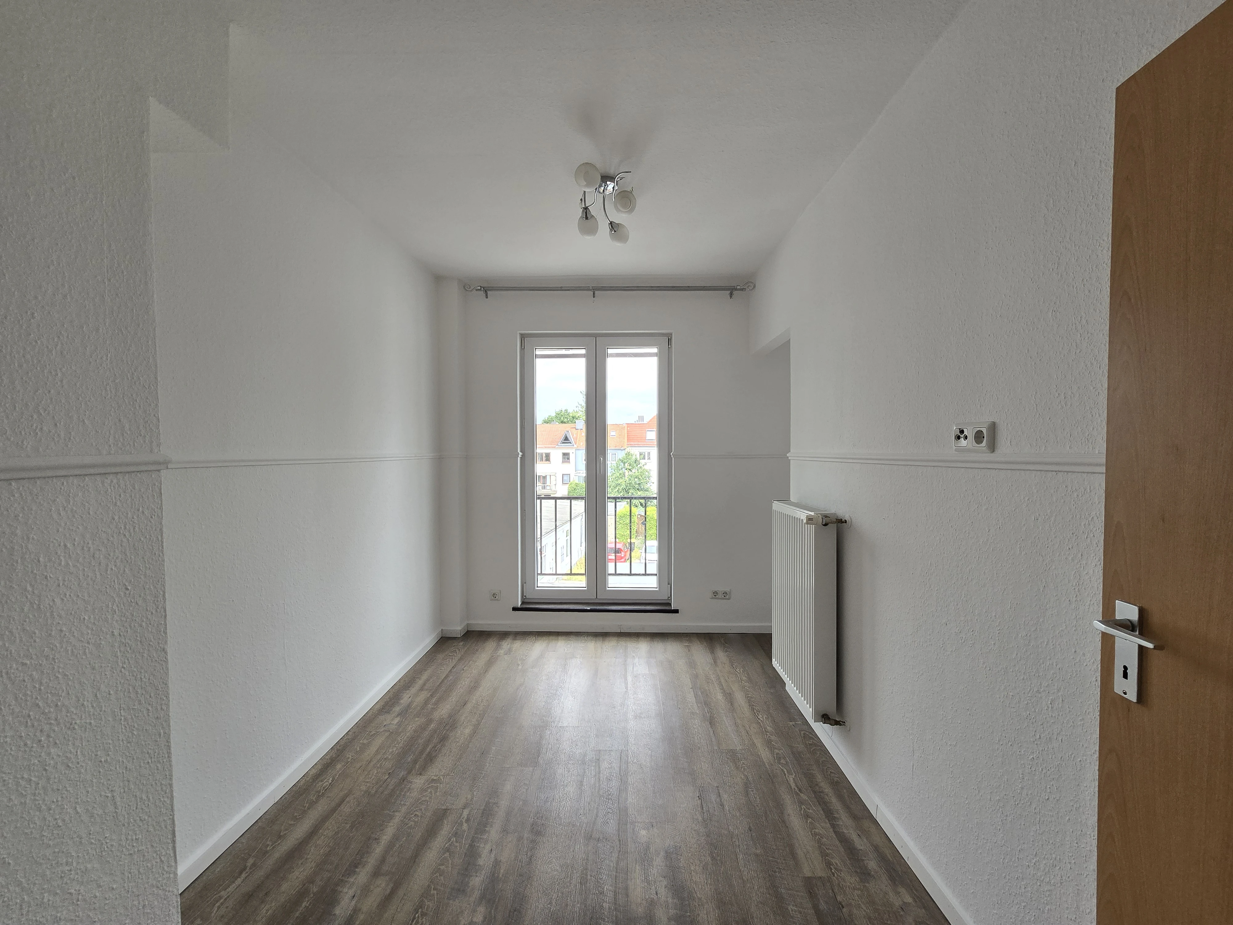 Zimmer zum Überdachten Balkon in der 2. Etage