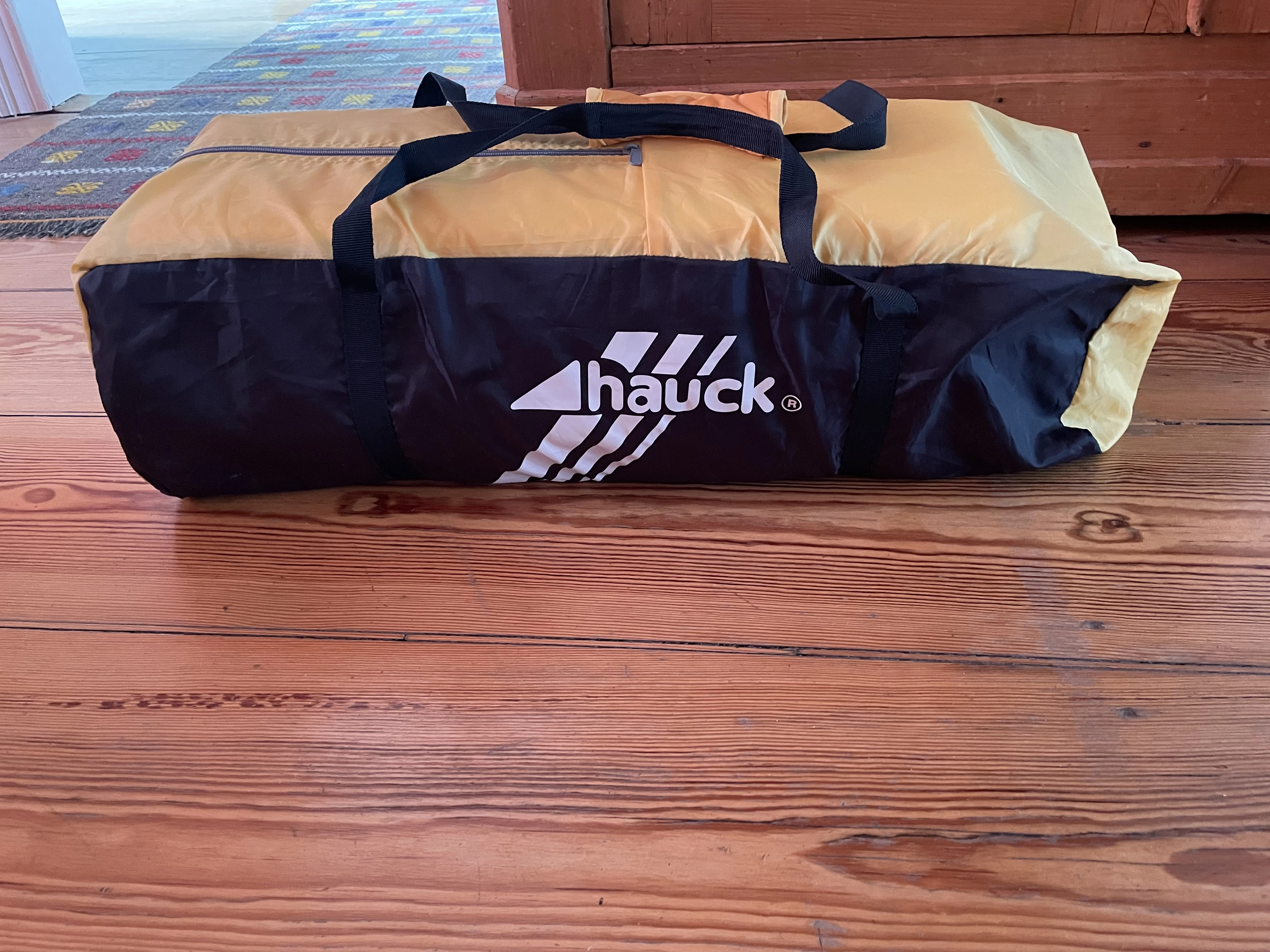 Bett, verpackt 