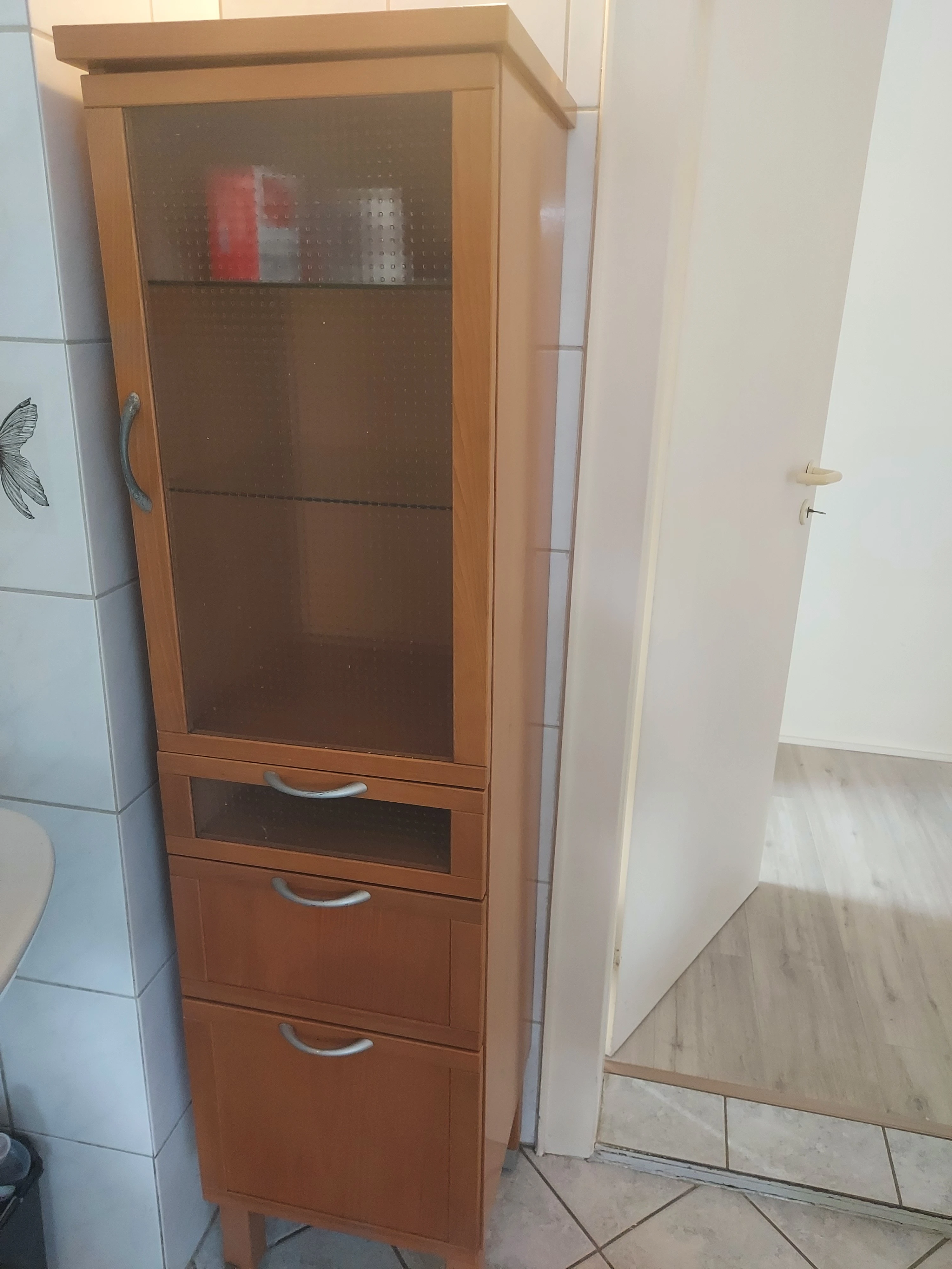 Badezimmerschrank mit Glastür 