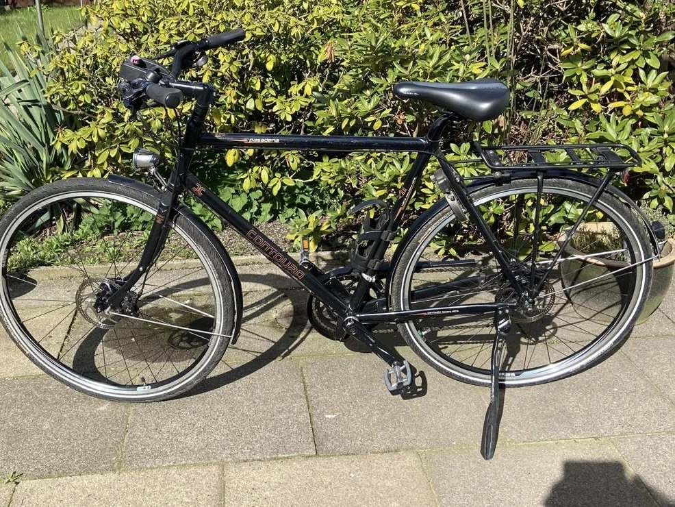 schwarzes Herrenfahrrad 