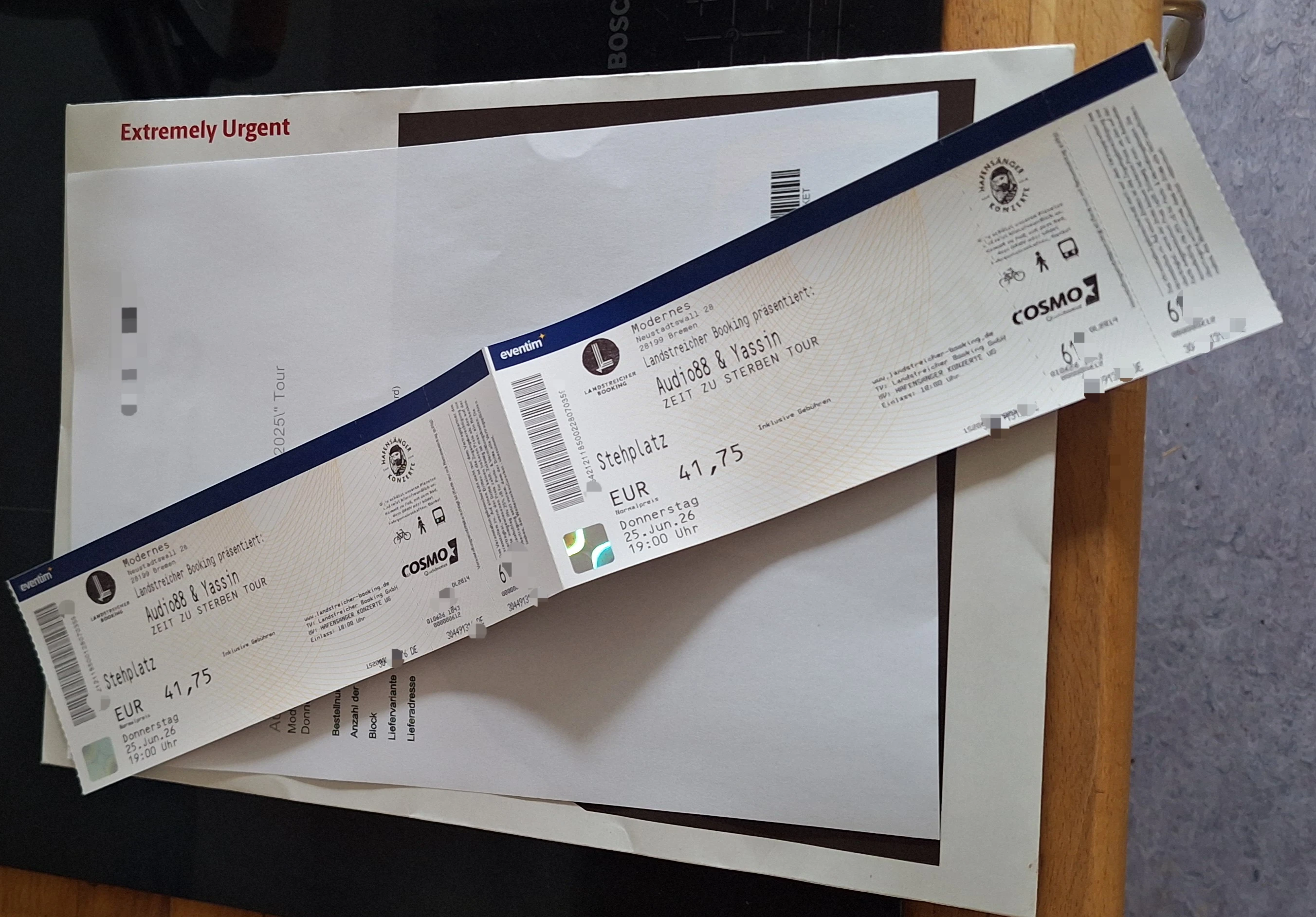 Ein Ticket ist zum Verkauf, das andere ist für mich :) 