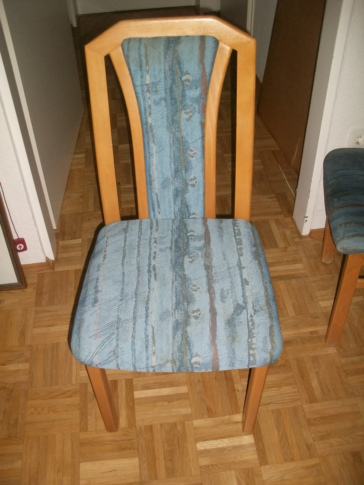 Küchentisch 69 x 99 + 70 cm Holz massiv + teilmassiv Erle 3 Stühle