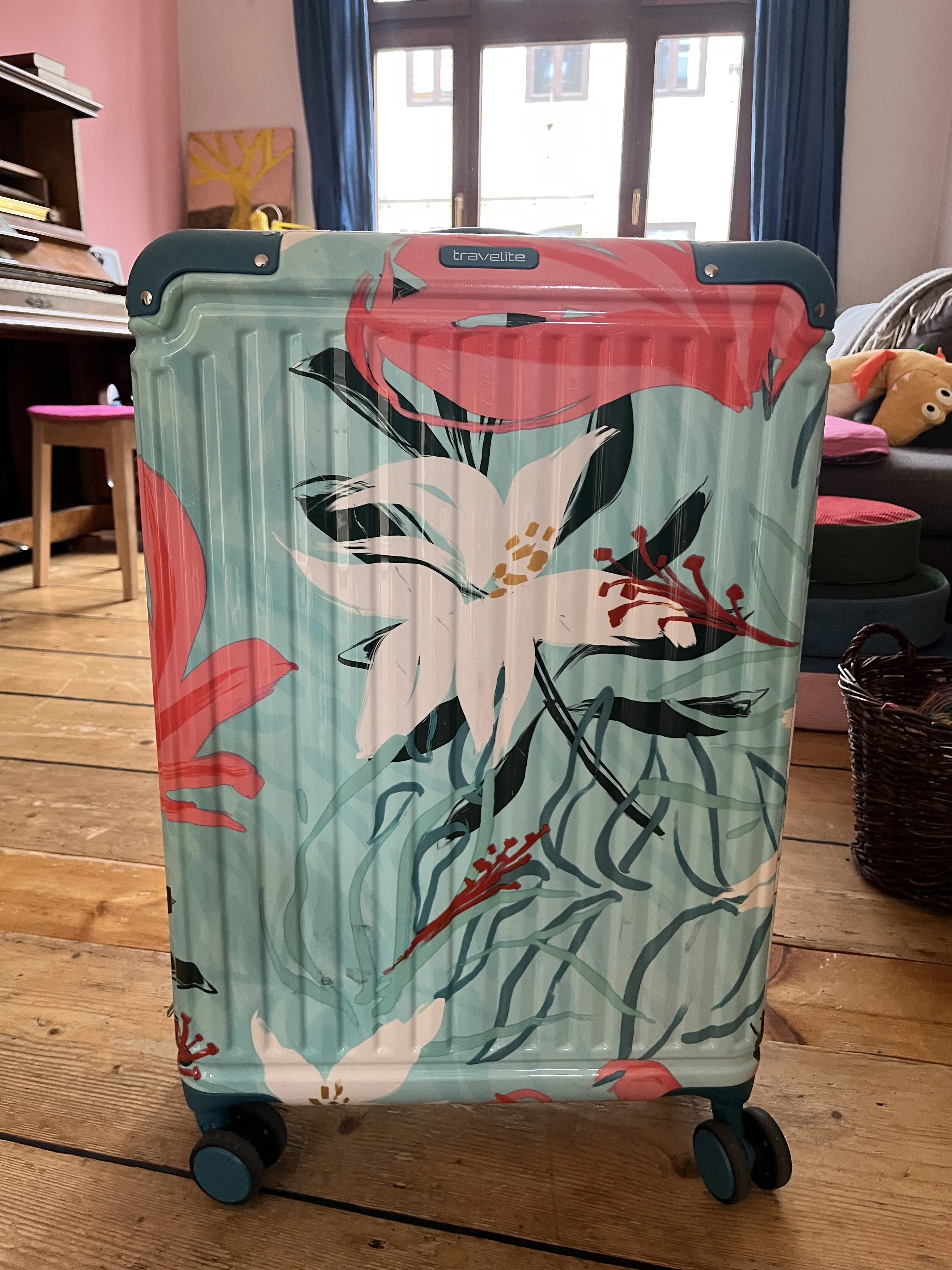 Maße 65h x 40b x25t