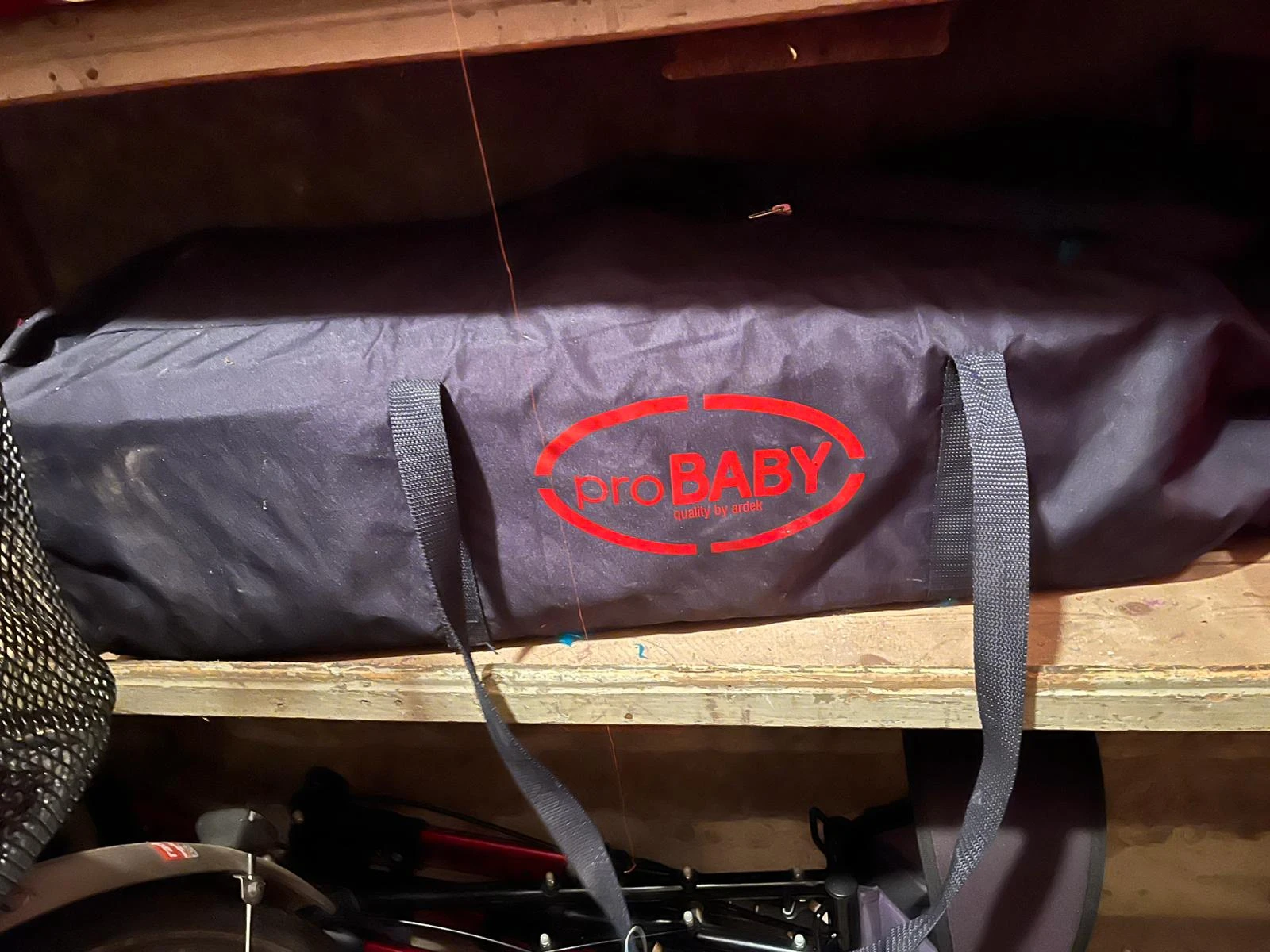 Das ist das Bett zusammengeklappt