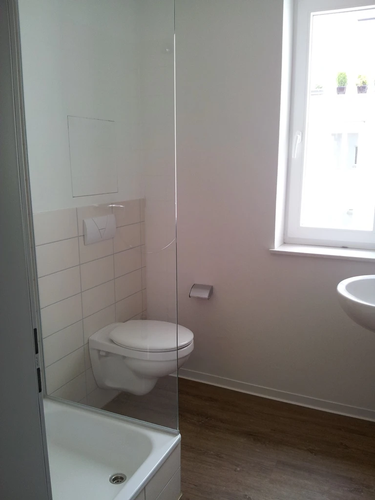 Bad mit Dusche + WC