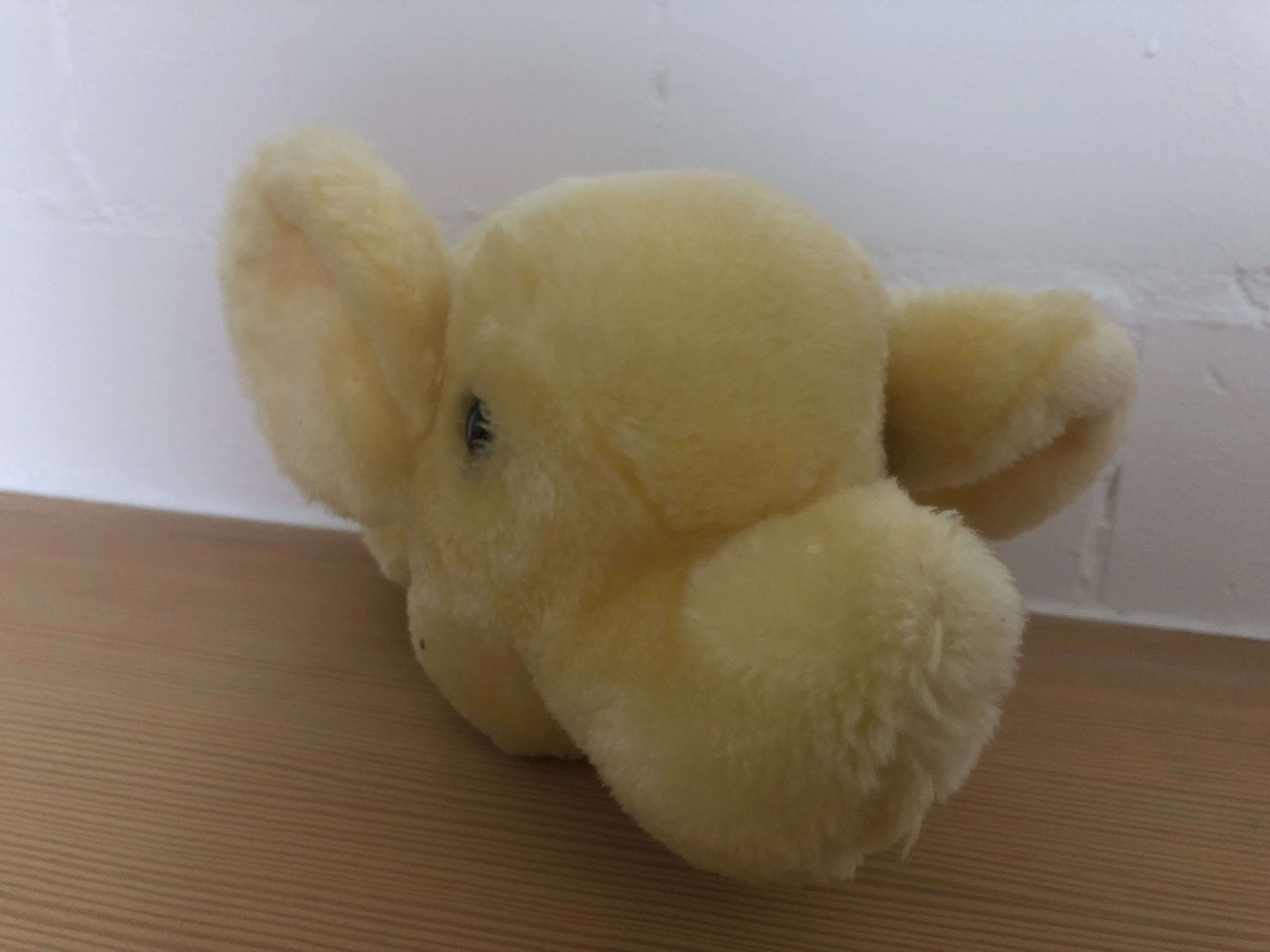 Törö der gelbe Elefant zum Kuscheln