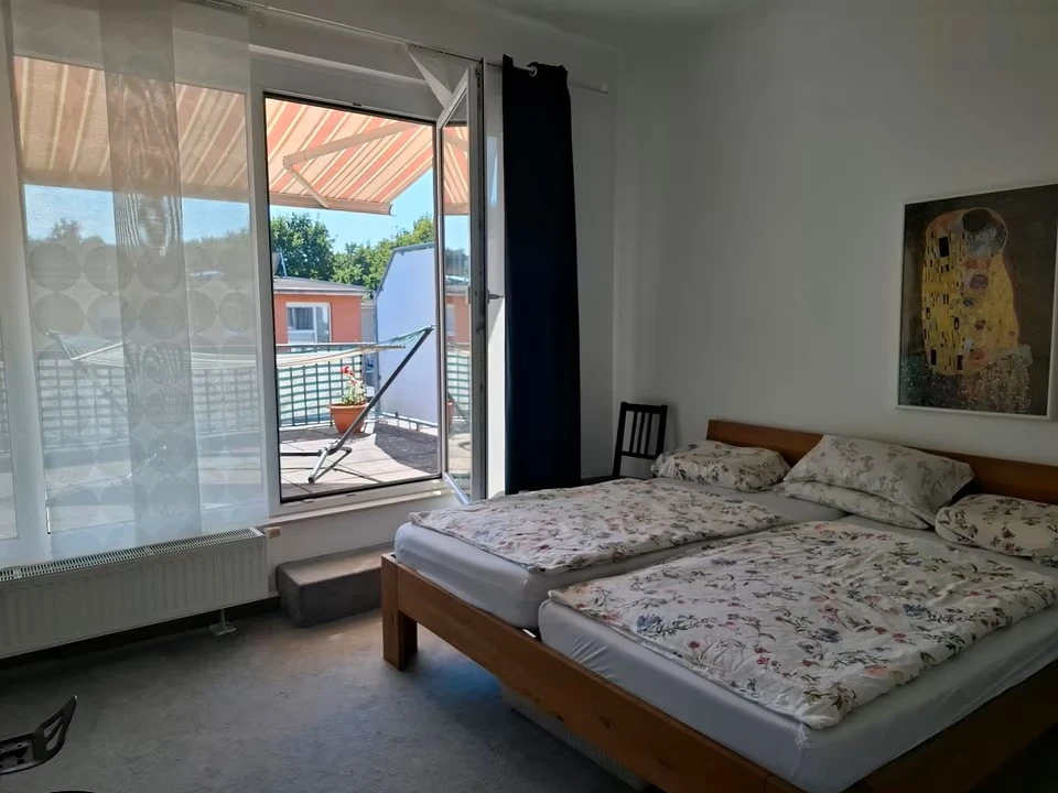 Schlafzimmer mit Dachterrasse
