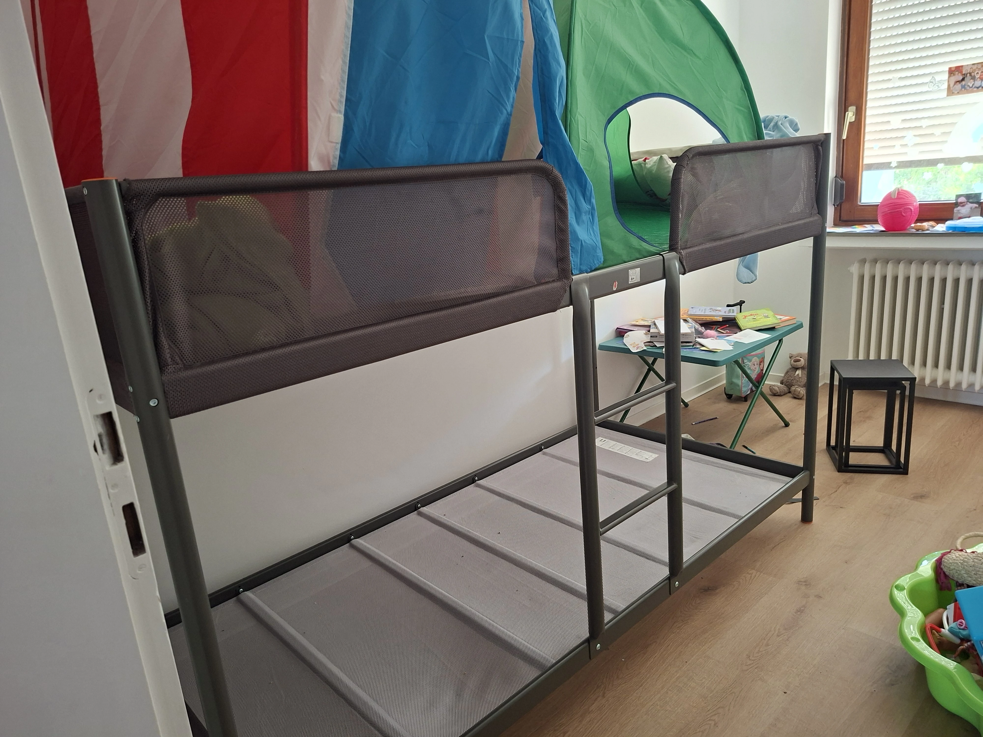 Hochbett mit Spielzelten 