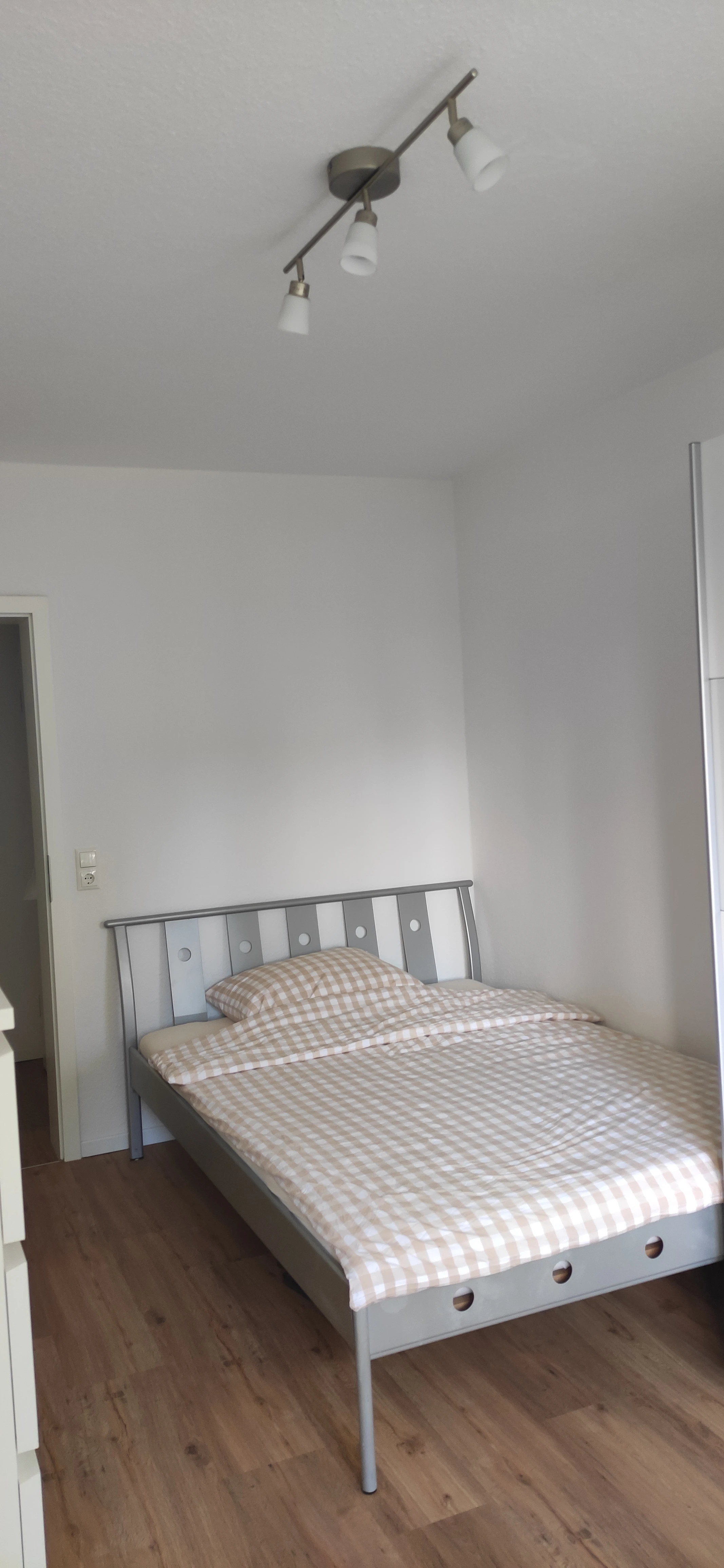 Großes Bett