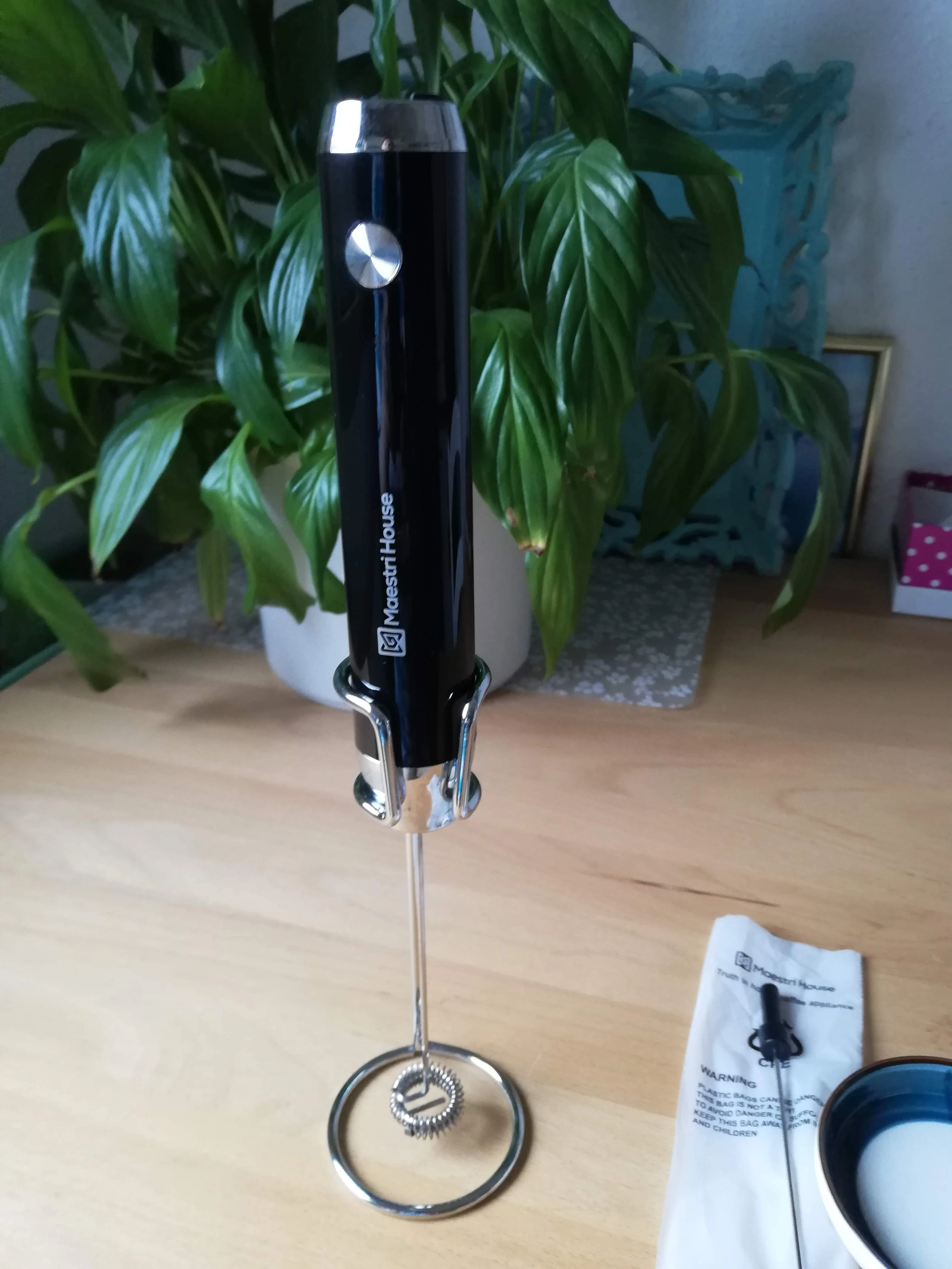 Milchaufschäumer auf Ständer