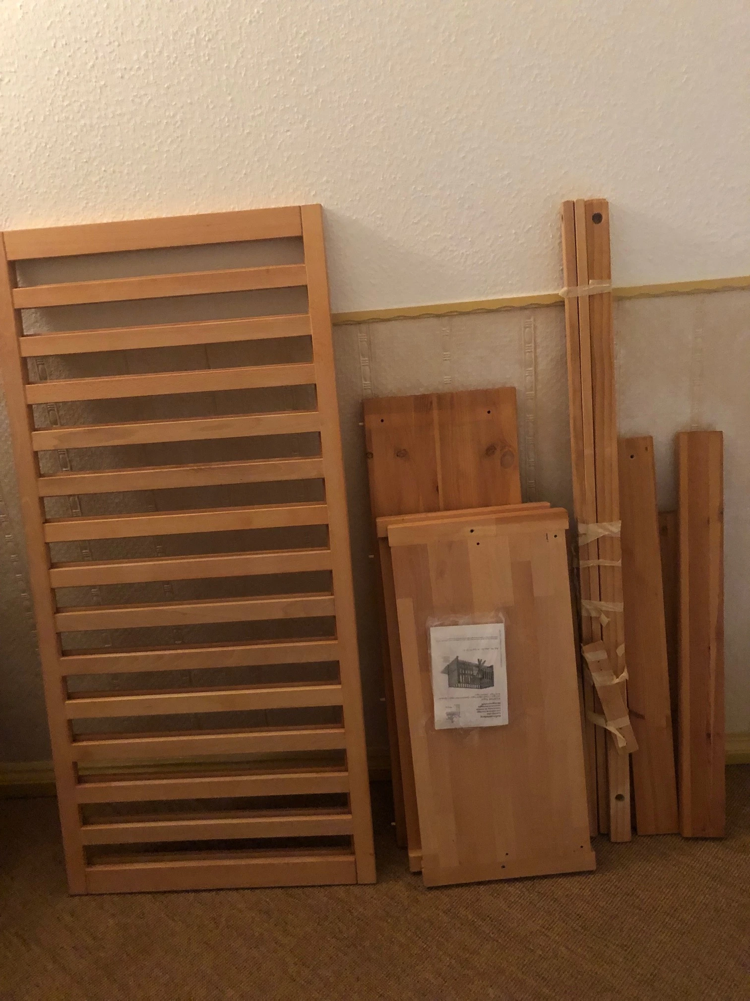 Einzelteile inklusive Seitenteile für Babybett