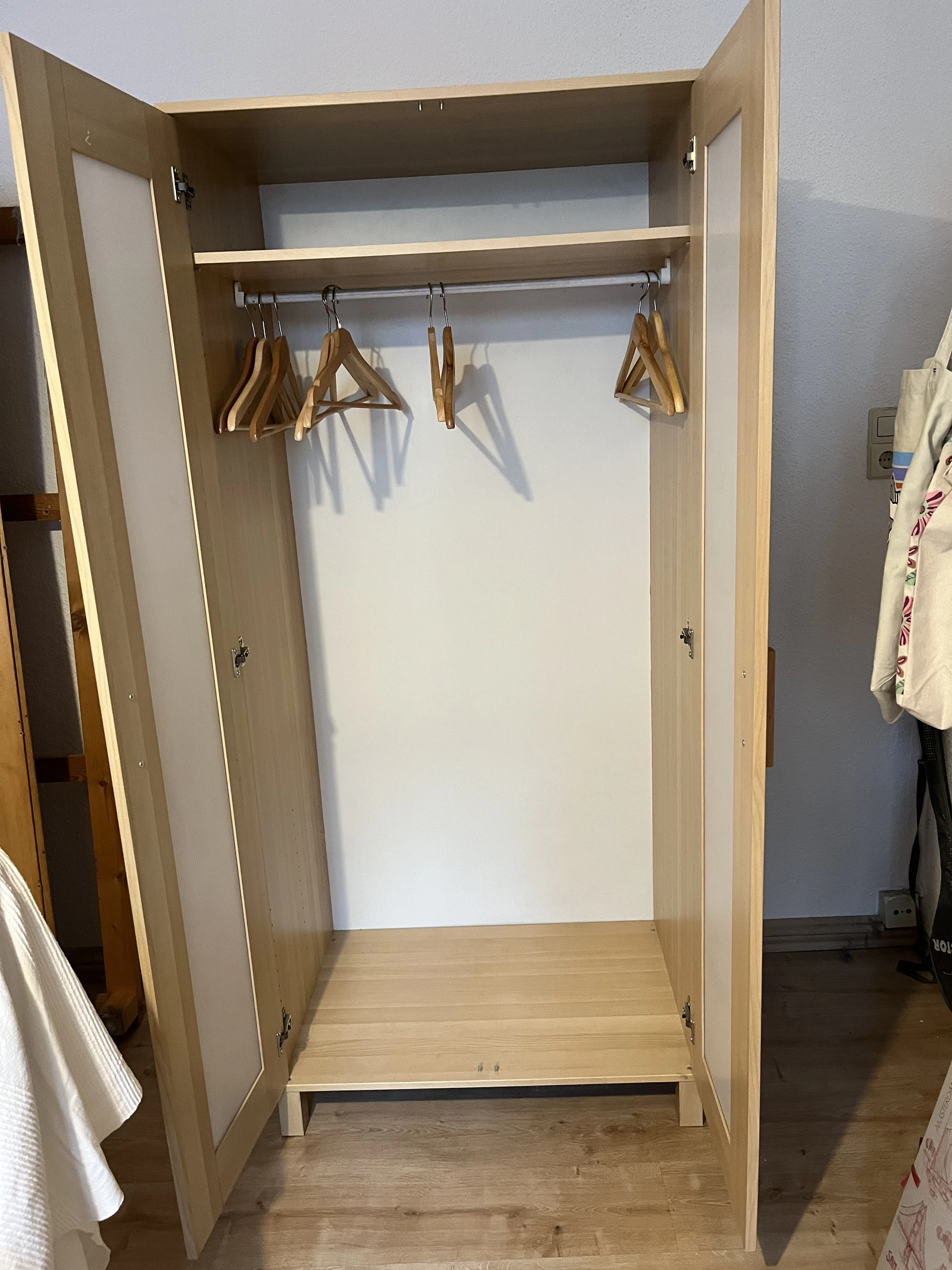 Kleiderschrank Aneboda Ikea zu verschenken - Schwarzes Brett auf bremen.de