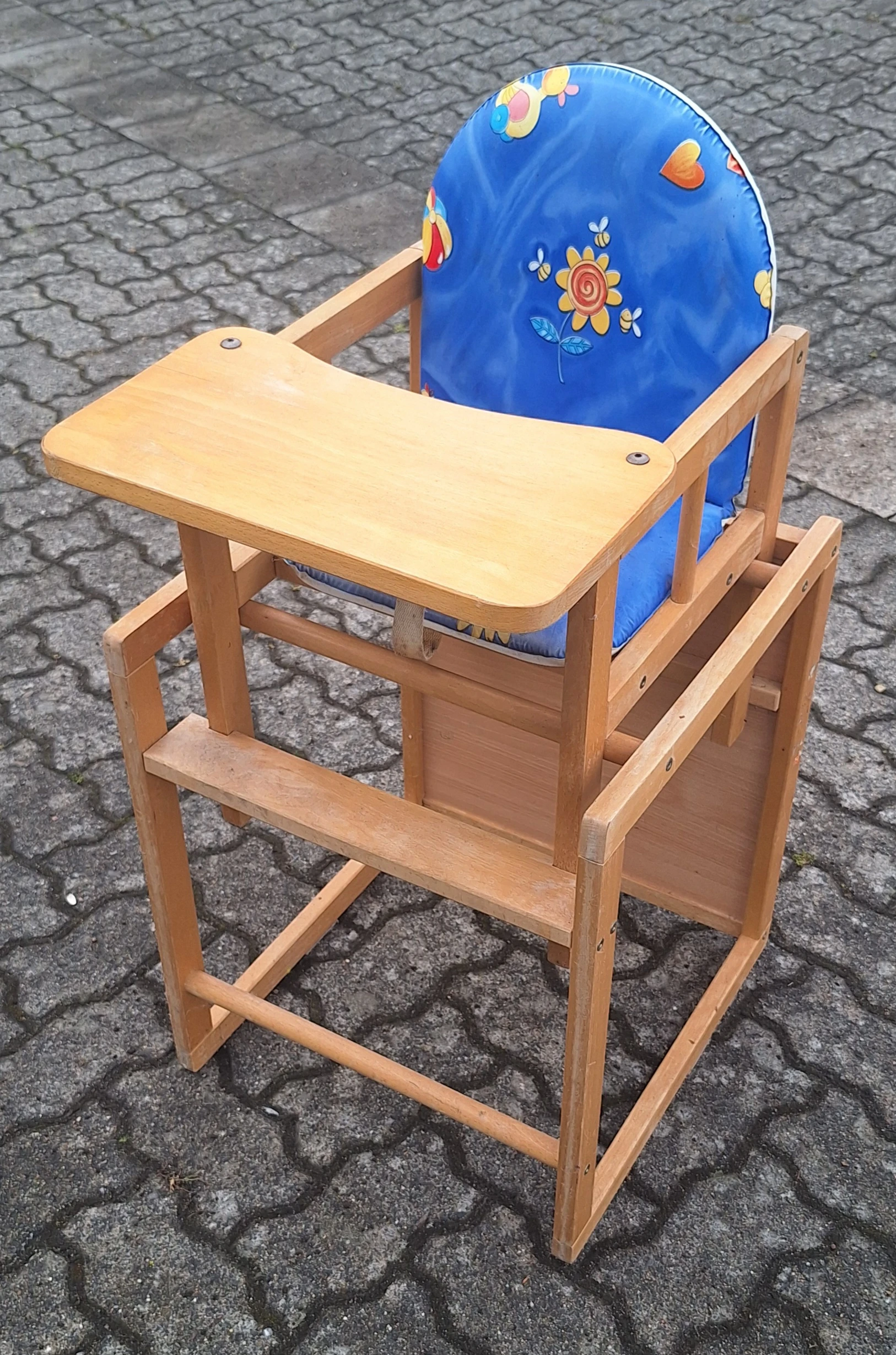 Hochstuhl von vorne 