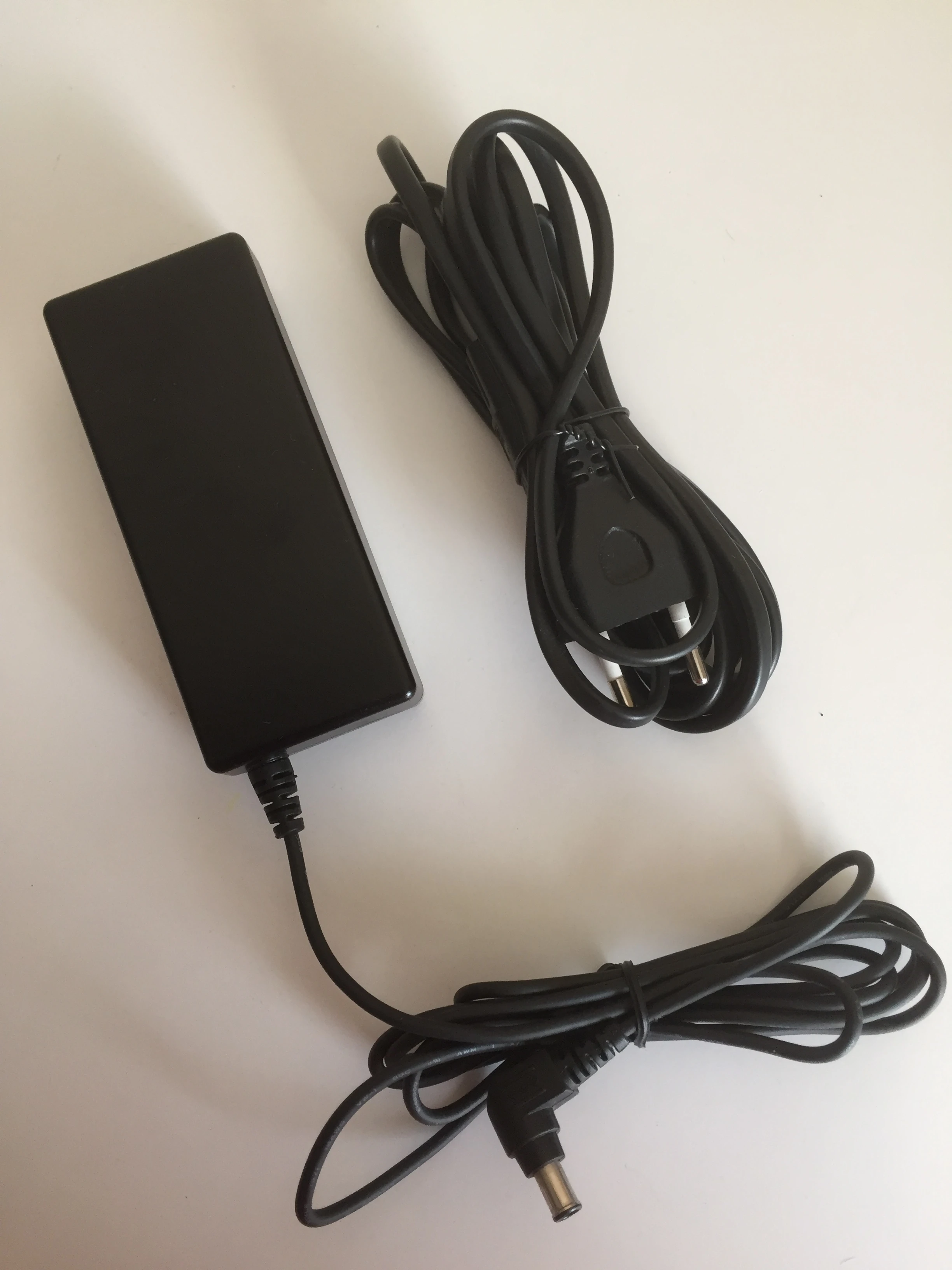  Original Fujitsu Netzteil für Notebook 