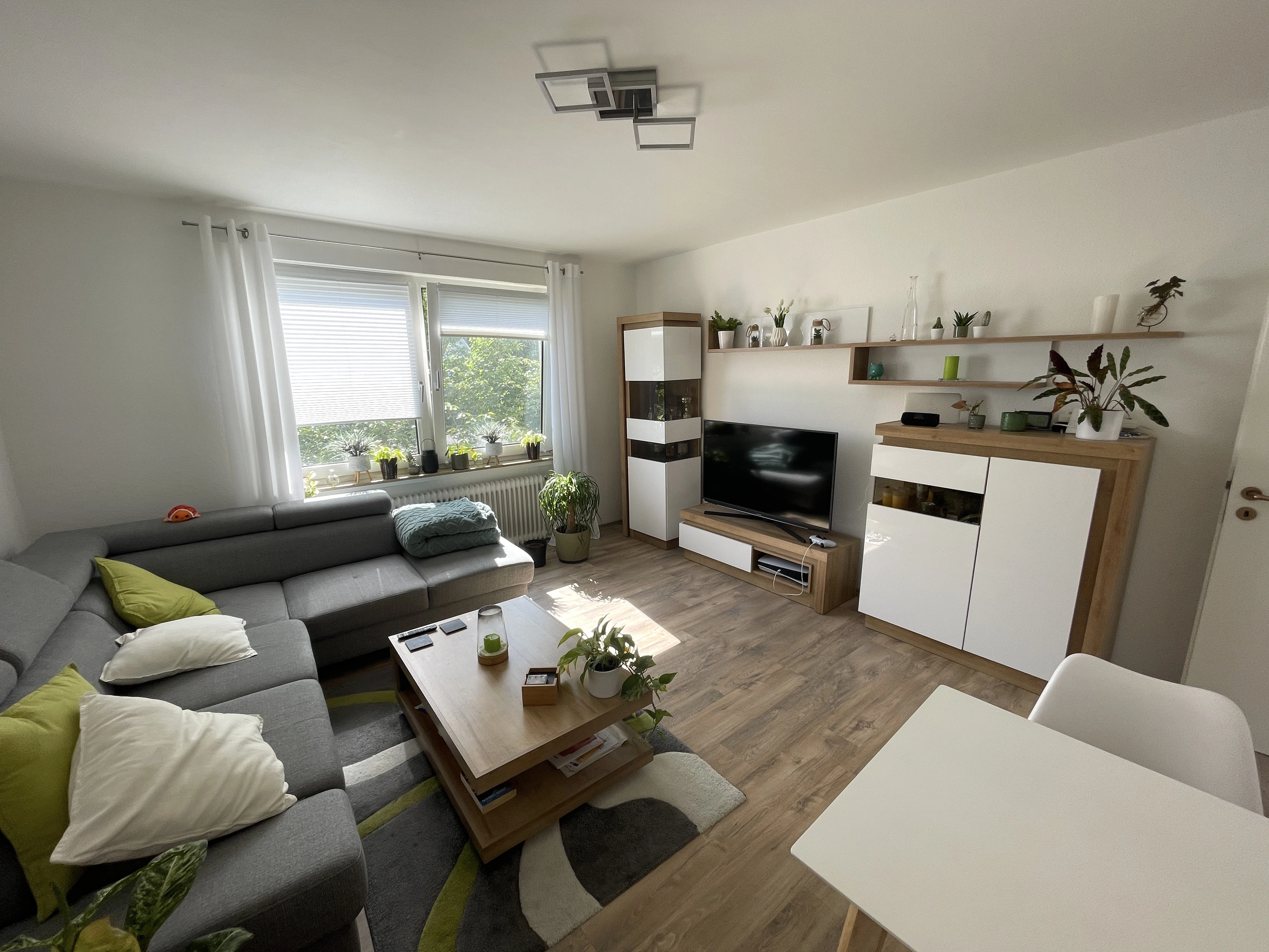 Geräumiges Wohnzimmer