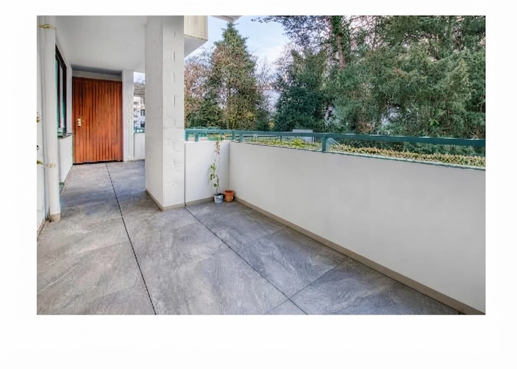 Heller, großer Balkon