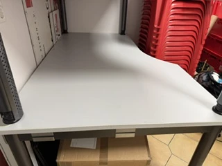 Büroschreibtisch