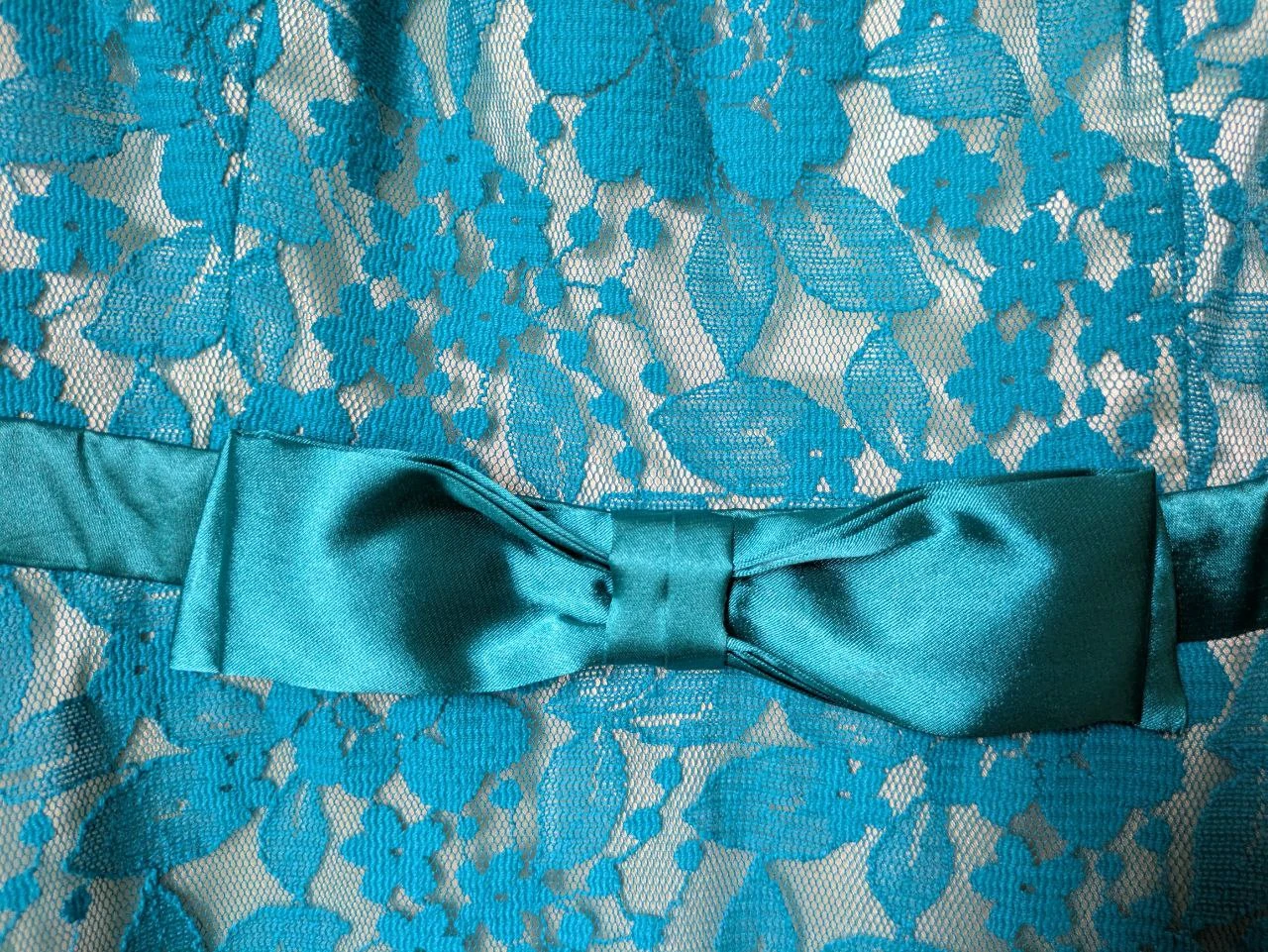 Schleife an der Taille