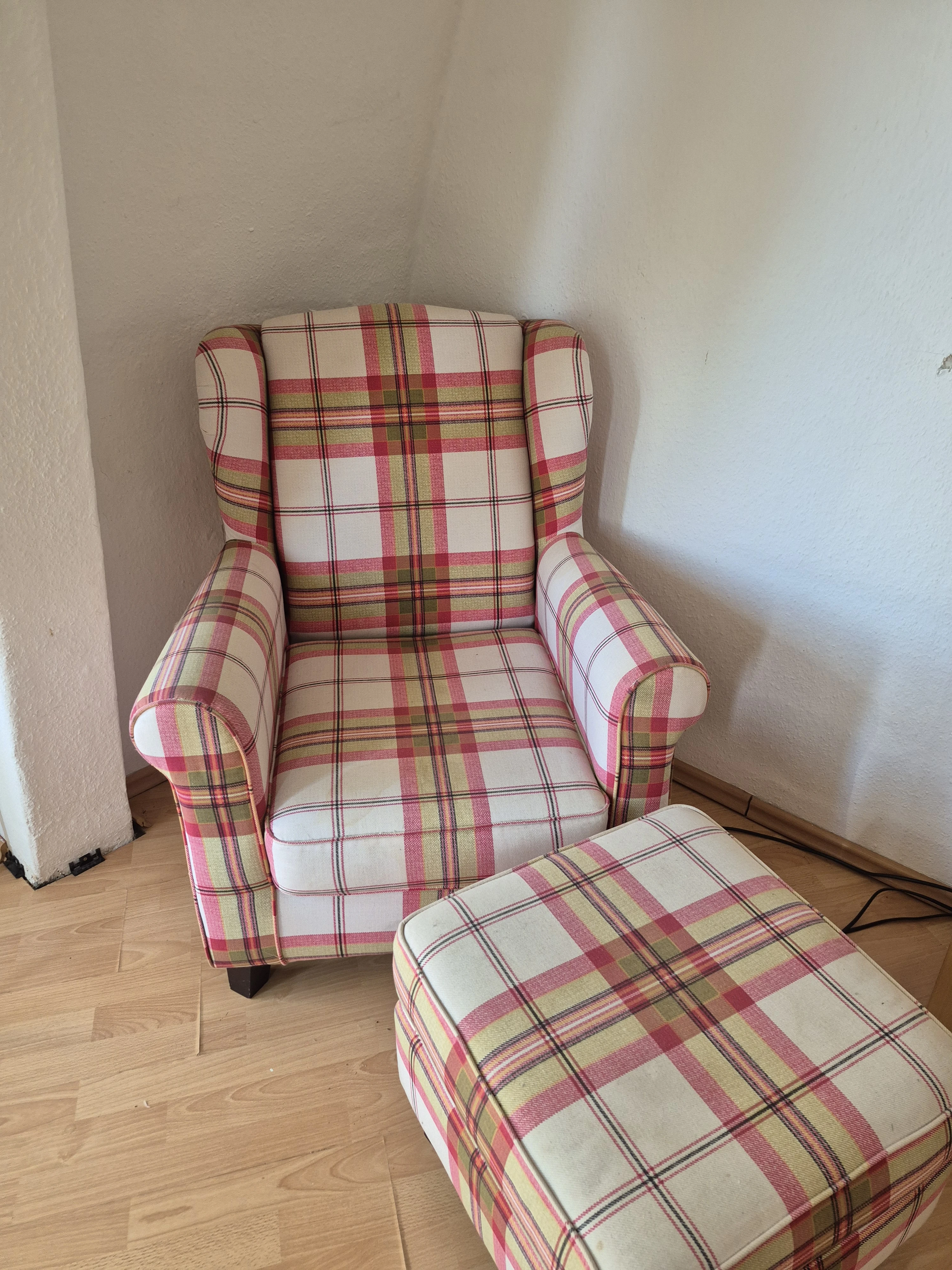 Sessel mit Hocker 