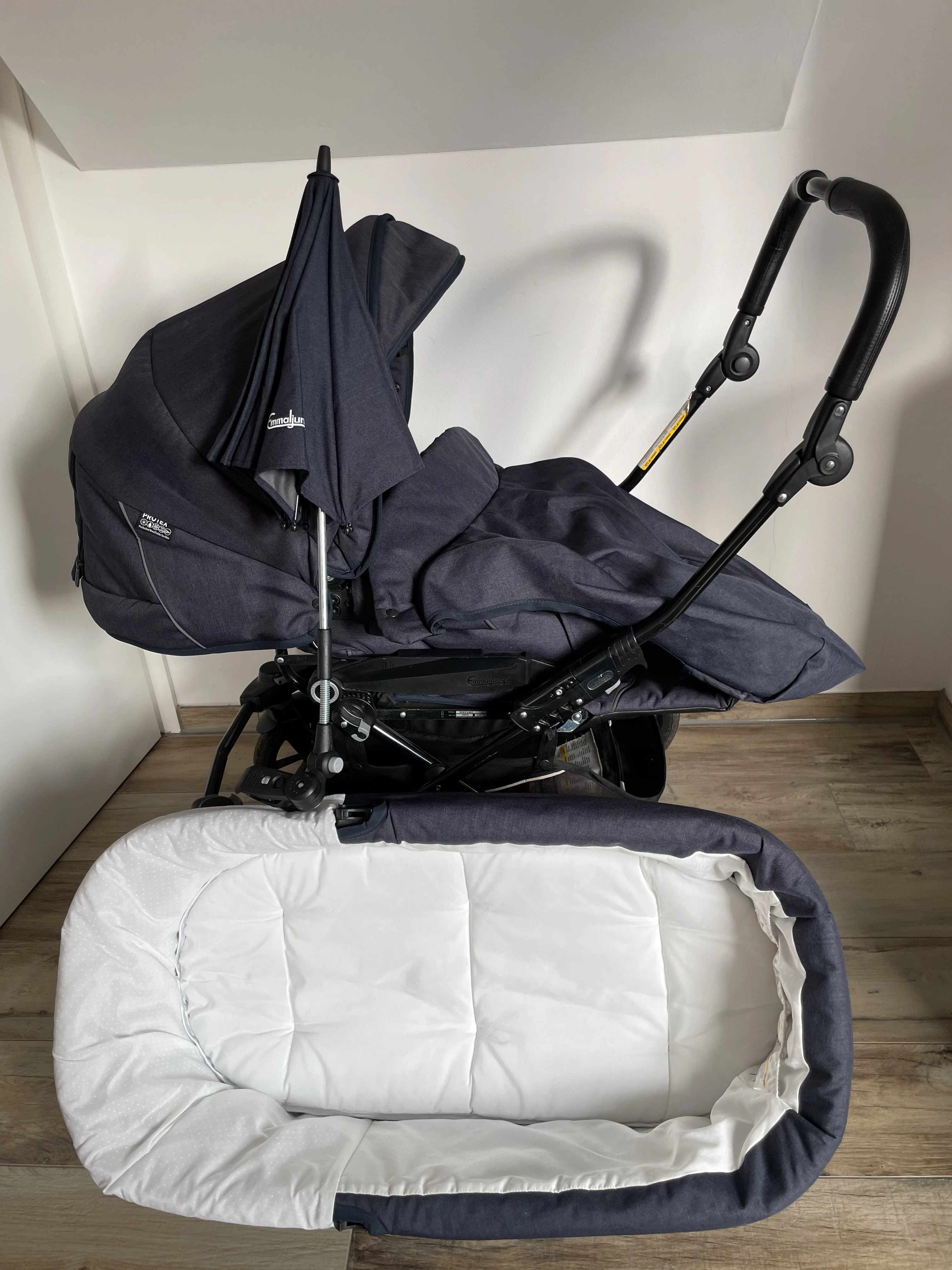 Kinderwagen mit Zubehör 