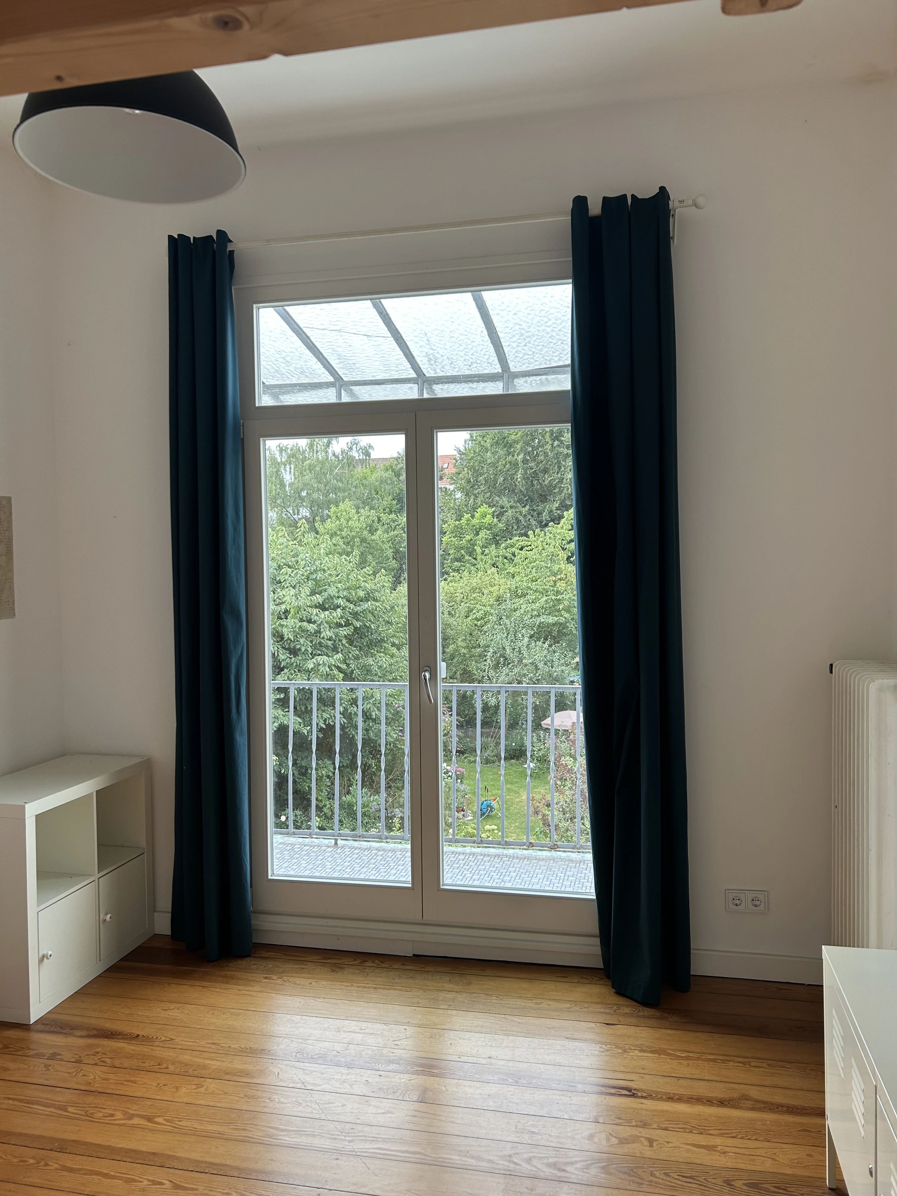 Zimmer mit Balkon