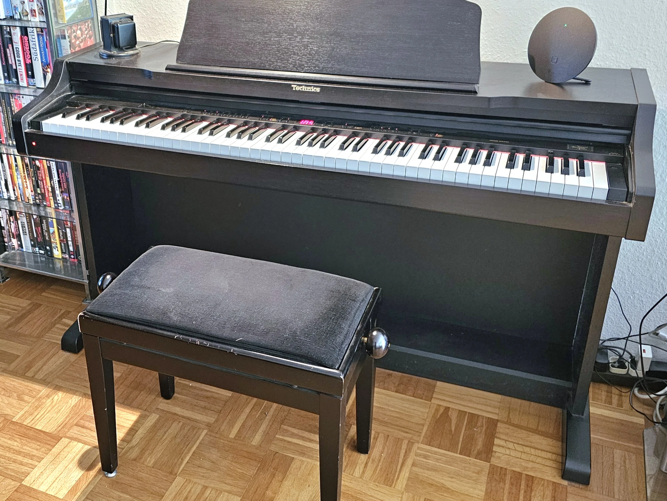 Klavier mit Schemel