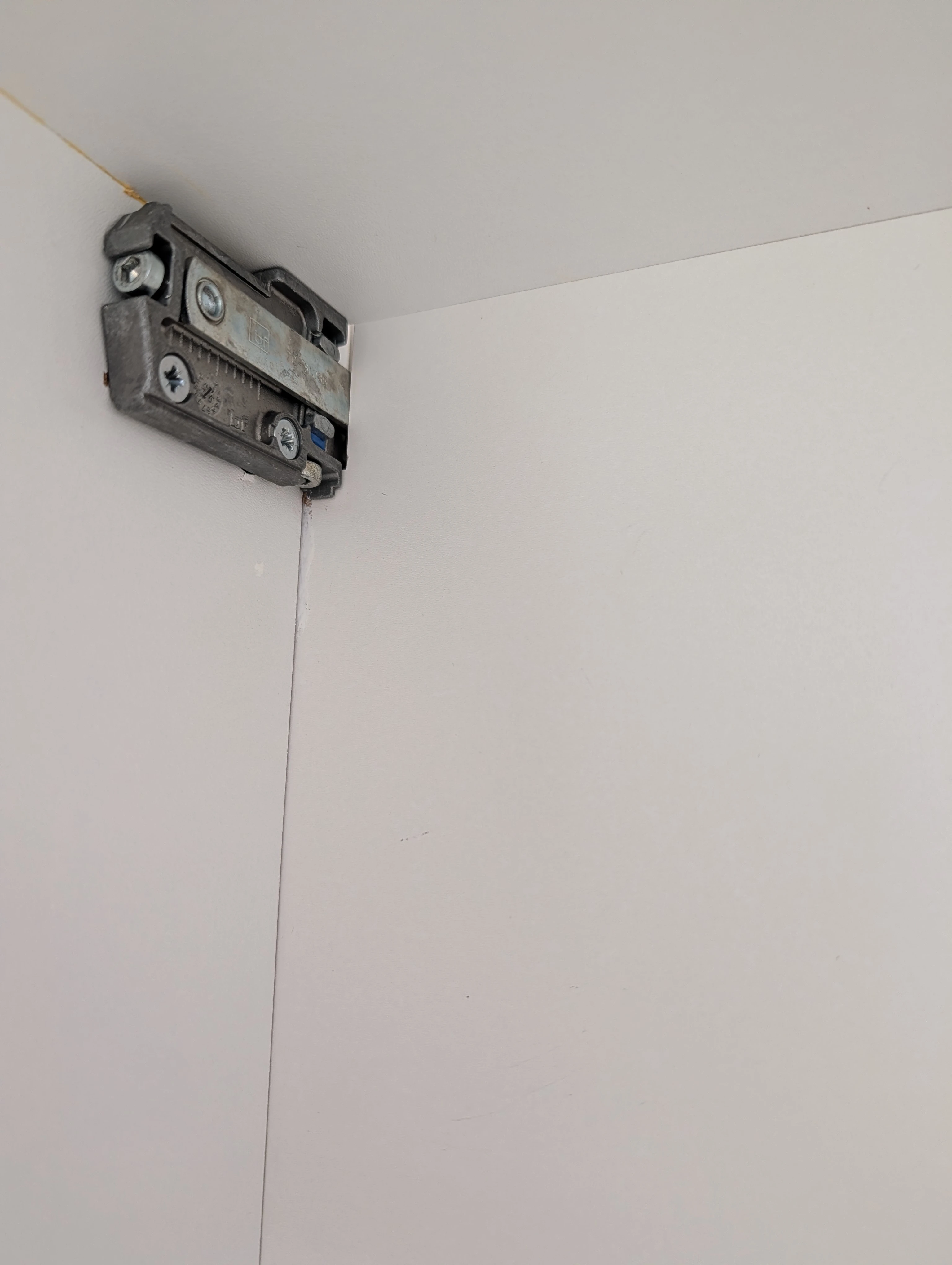 Aufhängung links