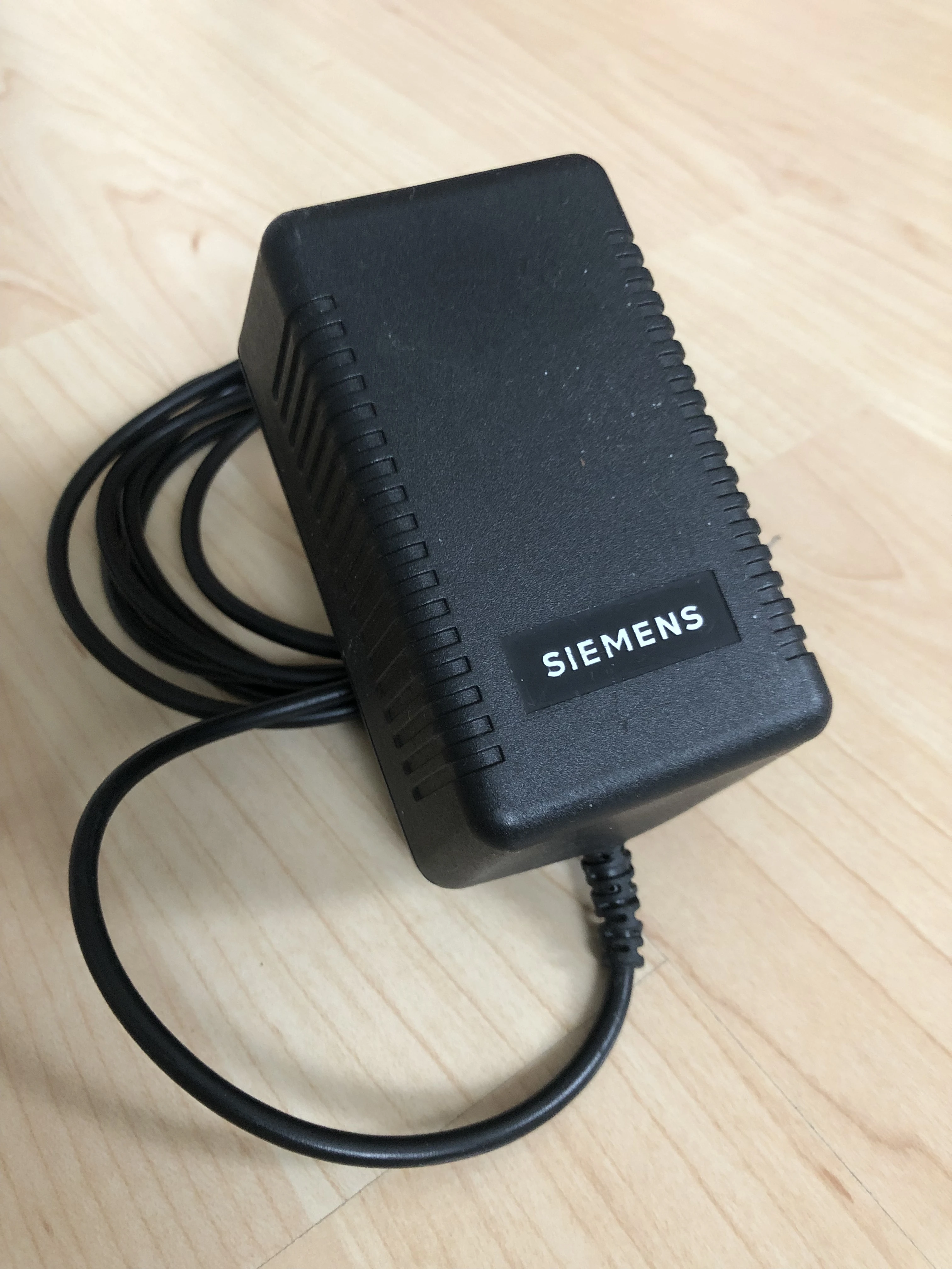 Siemens Netz- / Ladegerät 12V/550mA