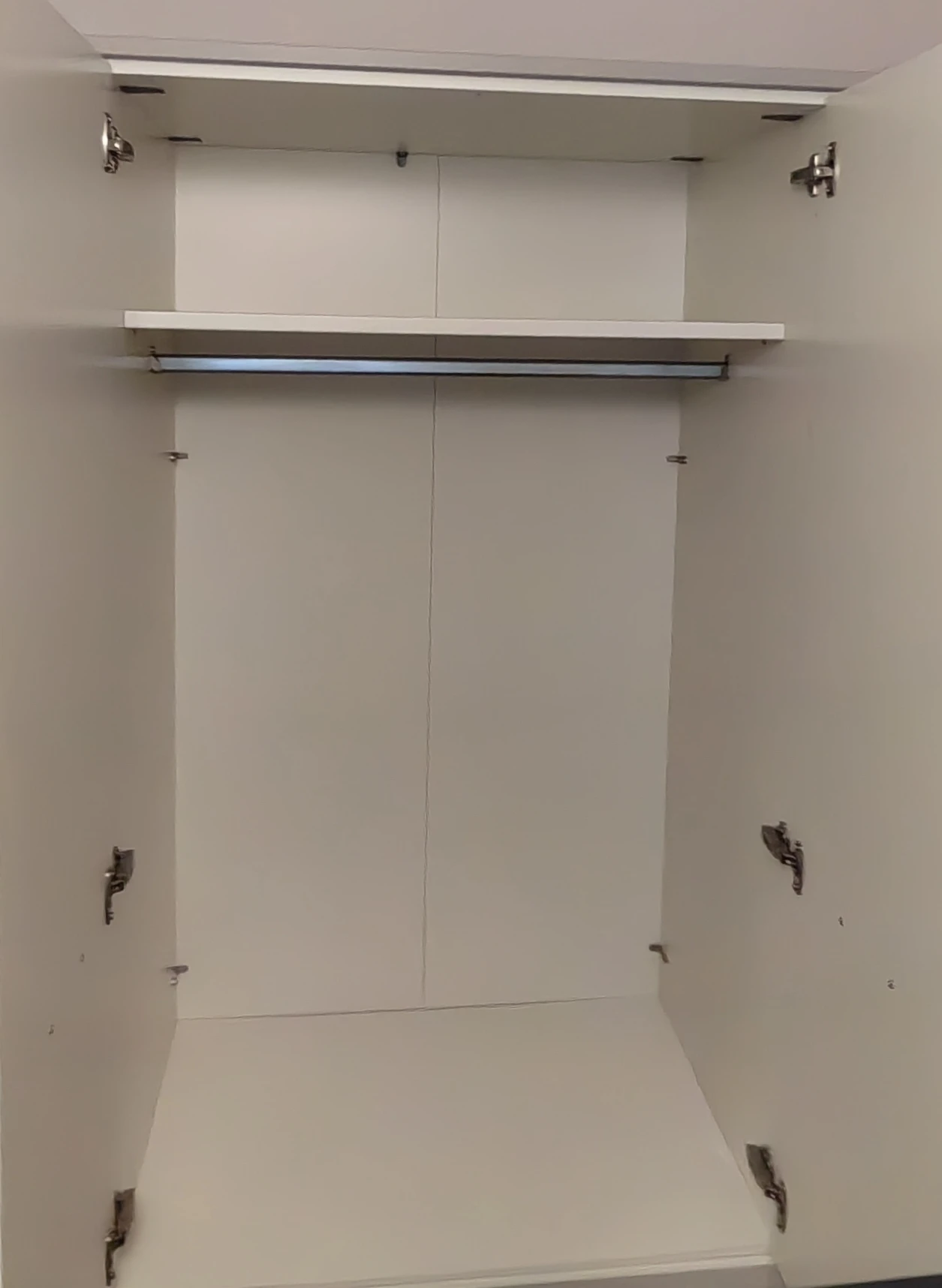 Kleiderschrank 